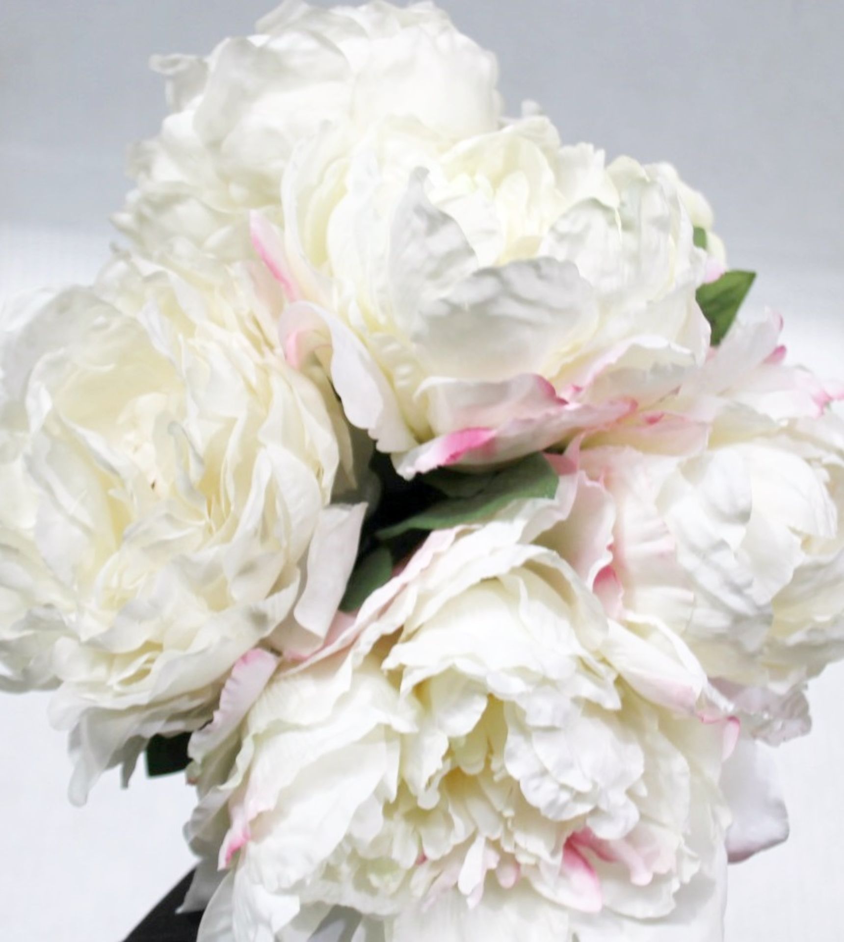 Large Quantity Of Premium Artificial Silk Flowers In Whites And Pinks - Approximately 100 pcs - Image 2 of 6