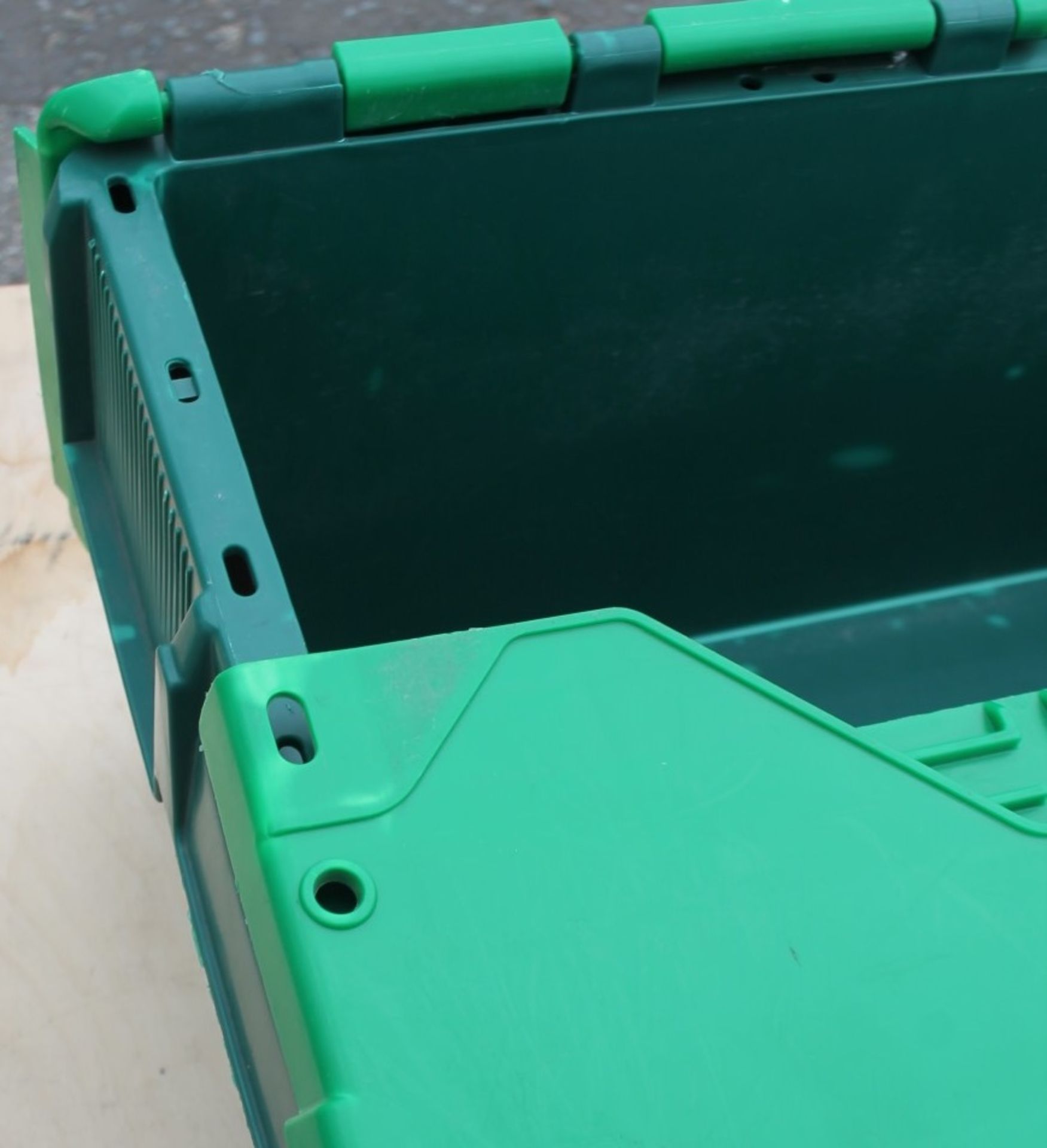 20 x Robust Low Profile Green Plastic Secure Storage Boxes With Attached Hinged Lids - Dimensions: - Image 4 of 5