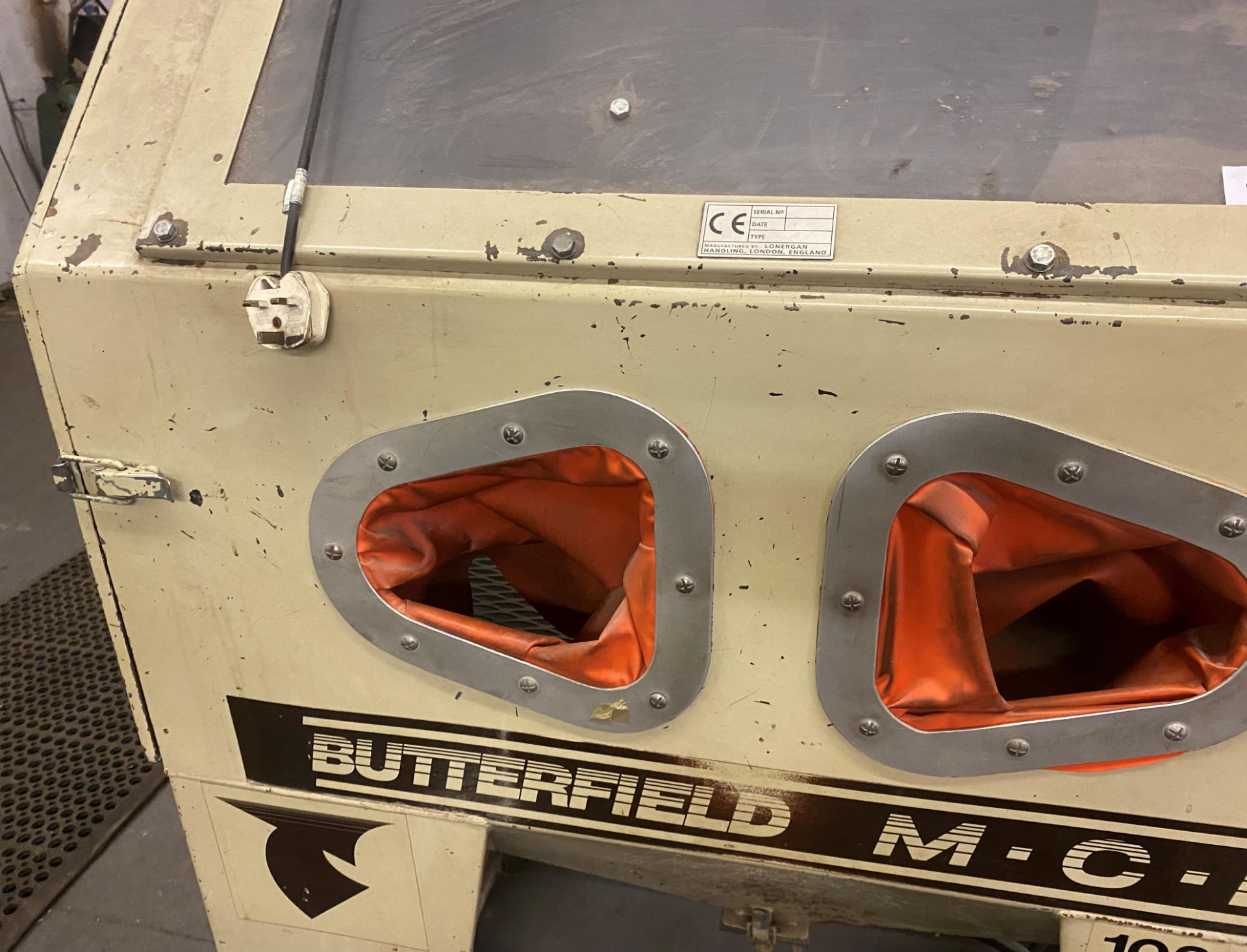 1 x Butterfield Mcr 103 Large Freestanding Shot Blasting Cabinet - Ref: C2C025 - CL789 - Location: - Image 4 of 4