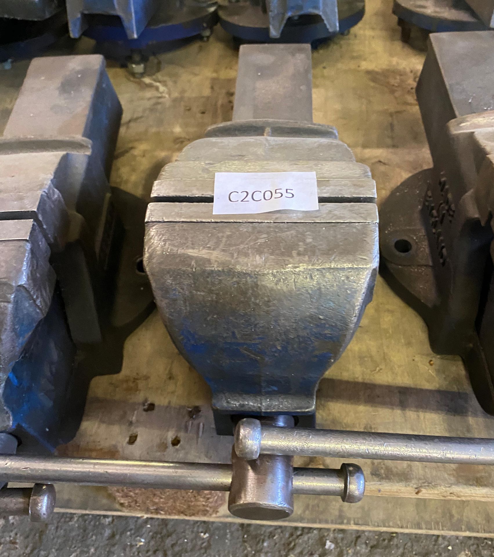 1 x Heavy Duty Bench Vice - Ref: C2C055 - CL789 - Location: SolihullCollection Details:Location: - Image 2 of 2