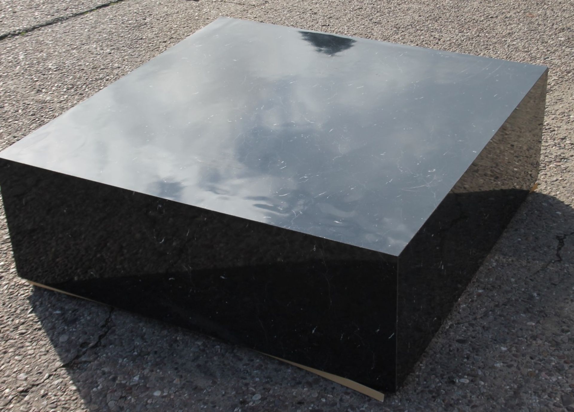4 x Assorted 1-Metre Wide Wooden Retail Plinth Platforms, All With A Marble-effect Aesthetic - Image 10 of 10