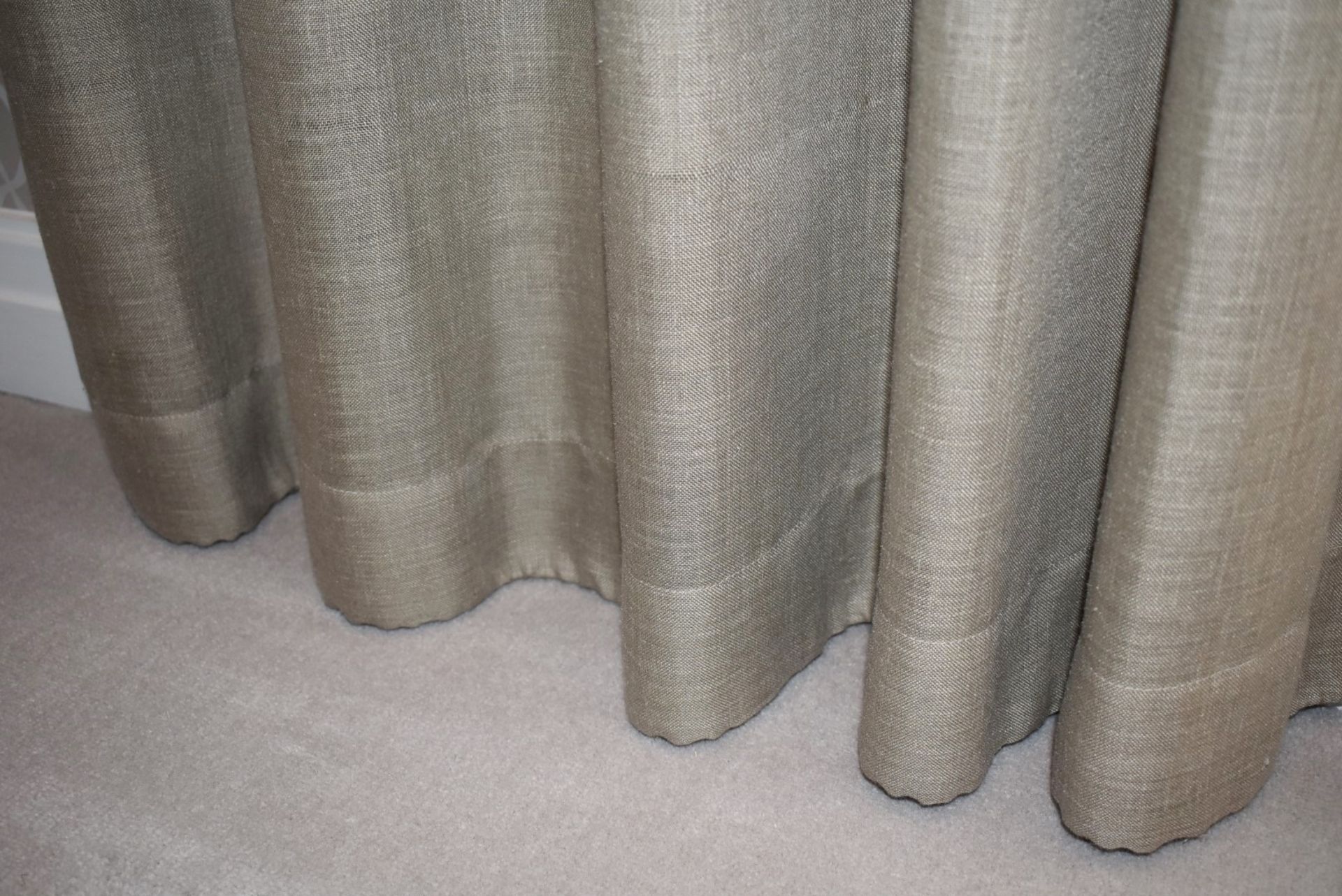 Pair Of DESIGNERS GUILD Elegant Silk Sheer Curtains In A Neutral Tone - Ref: RR09 / LNG - CL781 - - Image 3 of 5