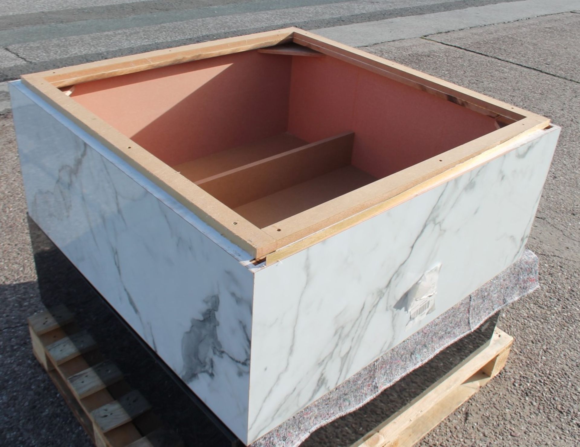 4 x Assorted 1-Metre Wide Wooden Retail Plinth Platforms, All With A Marble-effect Aesthetic - Image 5 of 10
