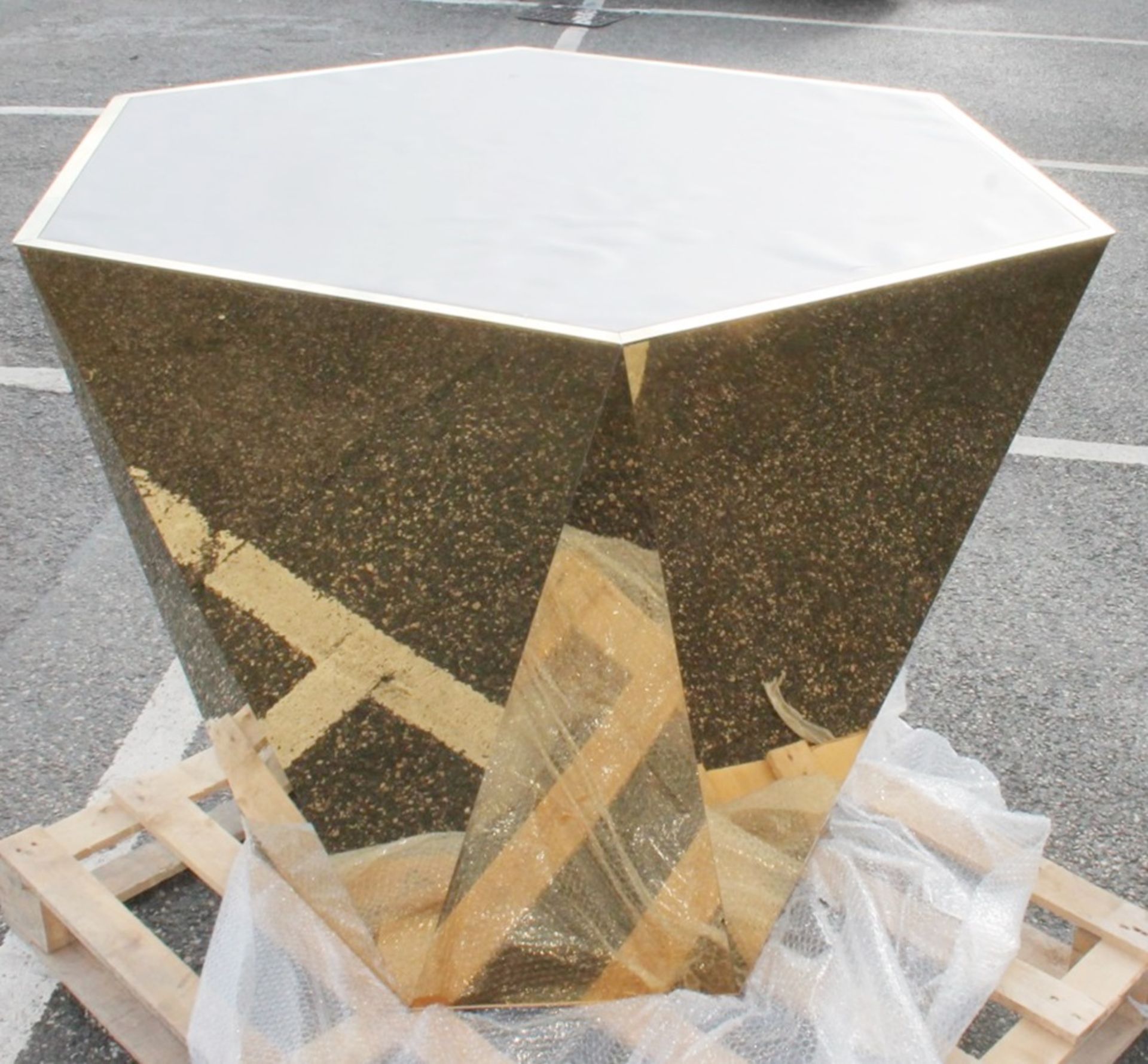 1 x Impressive Hexegon Wrapping Station / Shop Counter Fixture In Gold - Recently Removed From A - Image 5 of 5