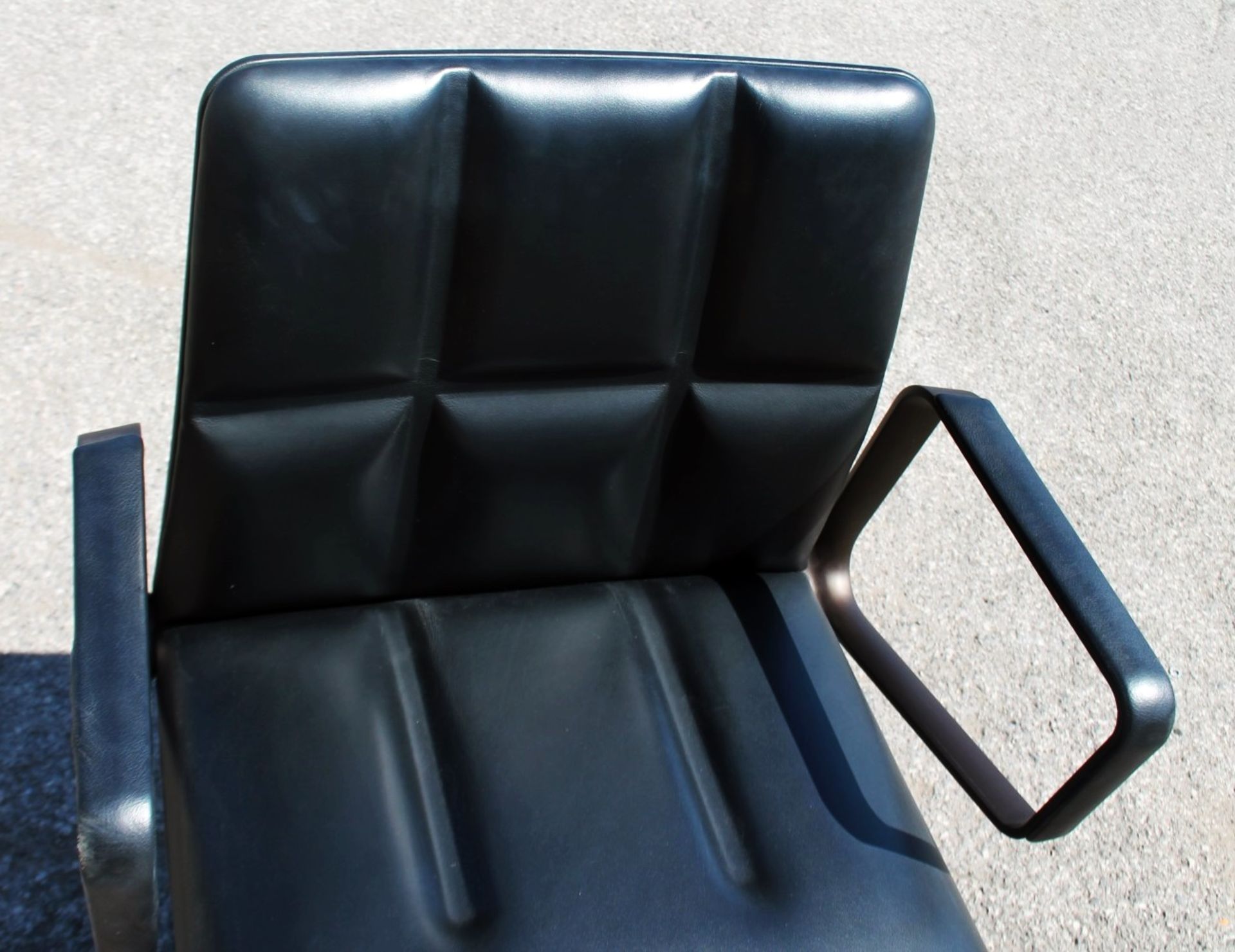 1 x WALTER KNOLL 'Leadchair' Executive Meeting Chair In Genuine Leather - Original RRP £4,250 - Image 2 of 9