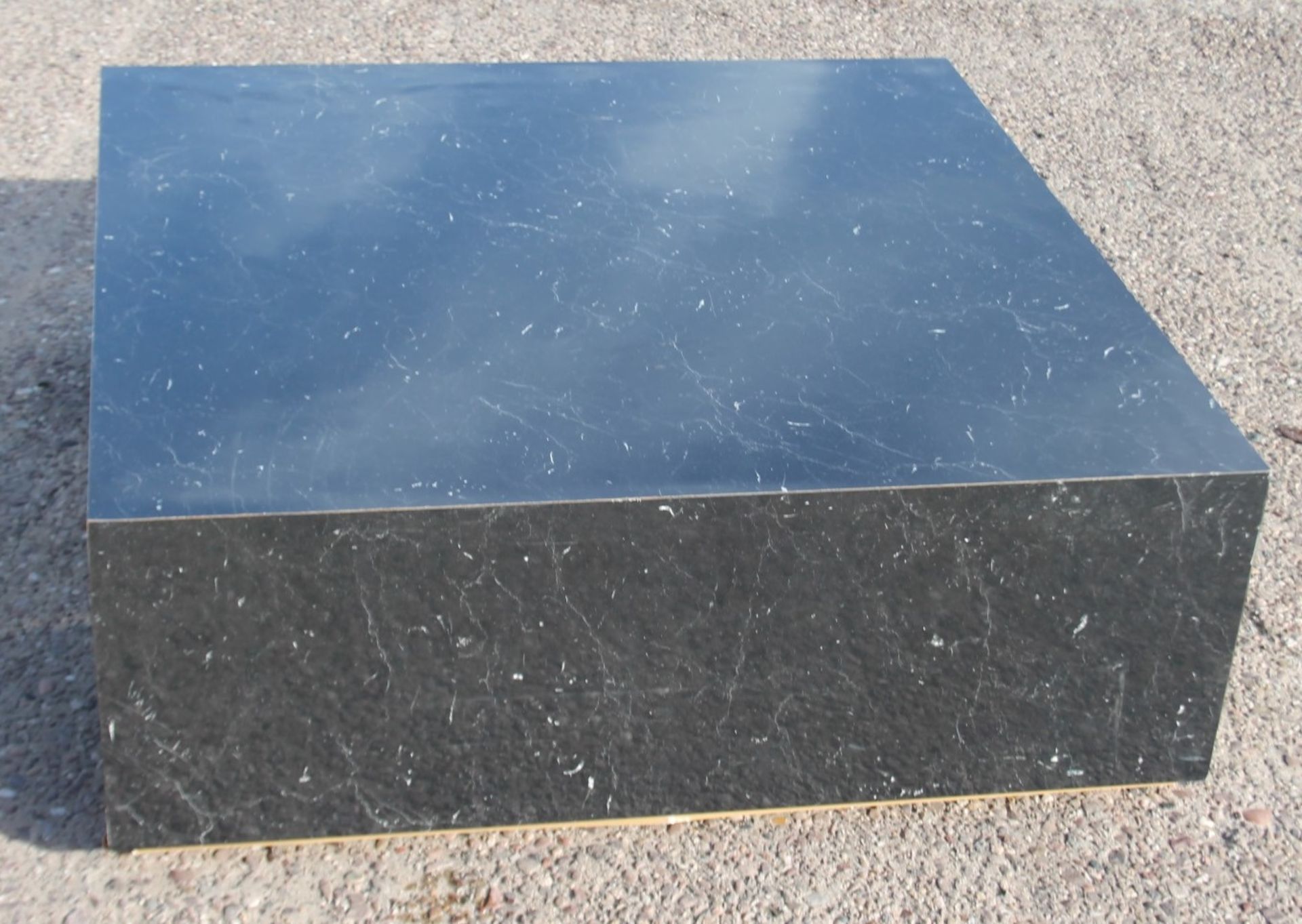 4 x Assorted 1-Metre Wide Wooden Retail Plinth Platforms, All With A Marble-effect Aesthetic - Image 6 of 10