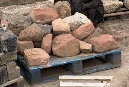 1 x Pallet of Stones - CL464 - Location: Liverpool L19 Buyers will be required to dismantle and move