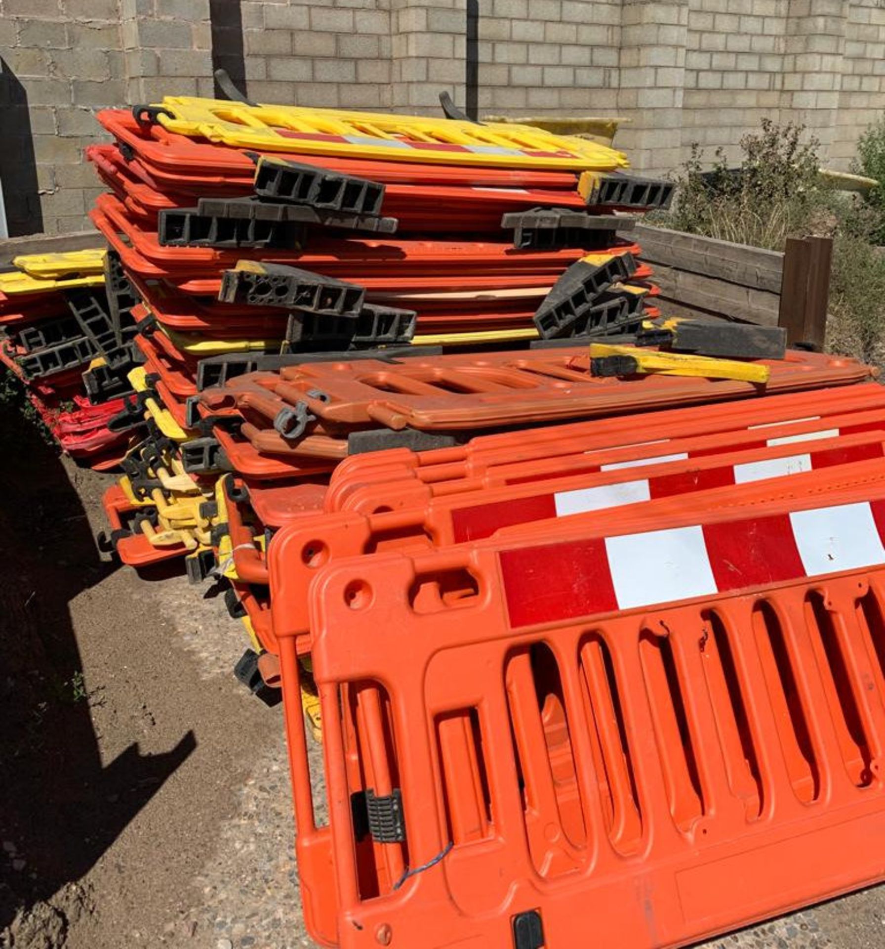 10 x Plastic Construction Safety Barriers - CL464 - Location: Liverpool L19 Buyers will be