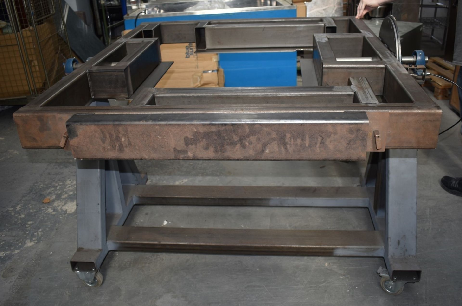 1 x Mobile Engine Jig - CL999 - Ref: WHG - Location: Altrincham WA14 - Image 10 of 13