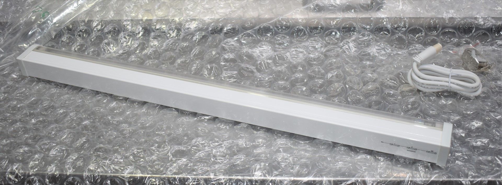 10 x Bathroom Light Fittings - IP44 Waterproof T5 14w Fluorescent Lights With Built-In Electronic - Image 7 of 11