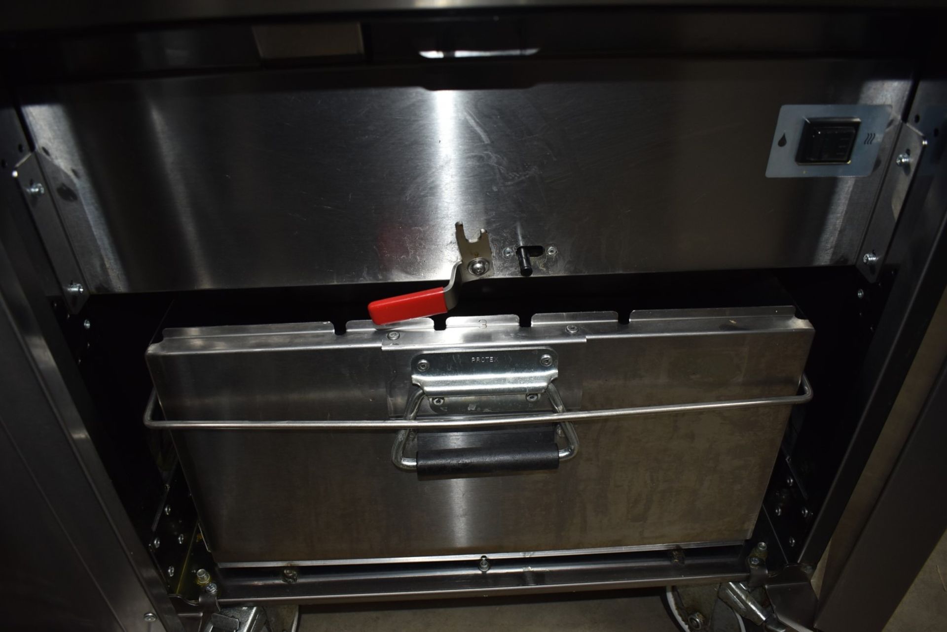 1 x Lincat Opus 800 OE8108 Single Tank Electric Fryer With Filtration - 37L Tank With Two - Image 15 of 17