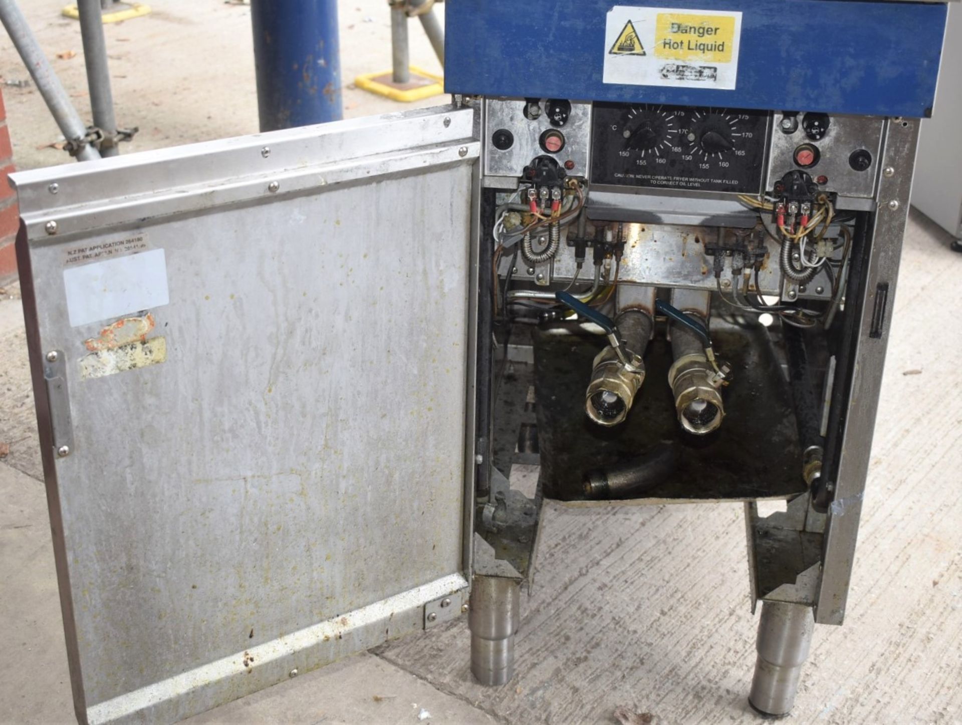 1 x Blue Seal Gas Fired Commercial Twin Tank Fryer With Baskets - Recently Removed From a Dark - Image 7 of 8