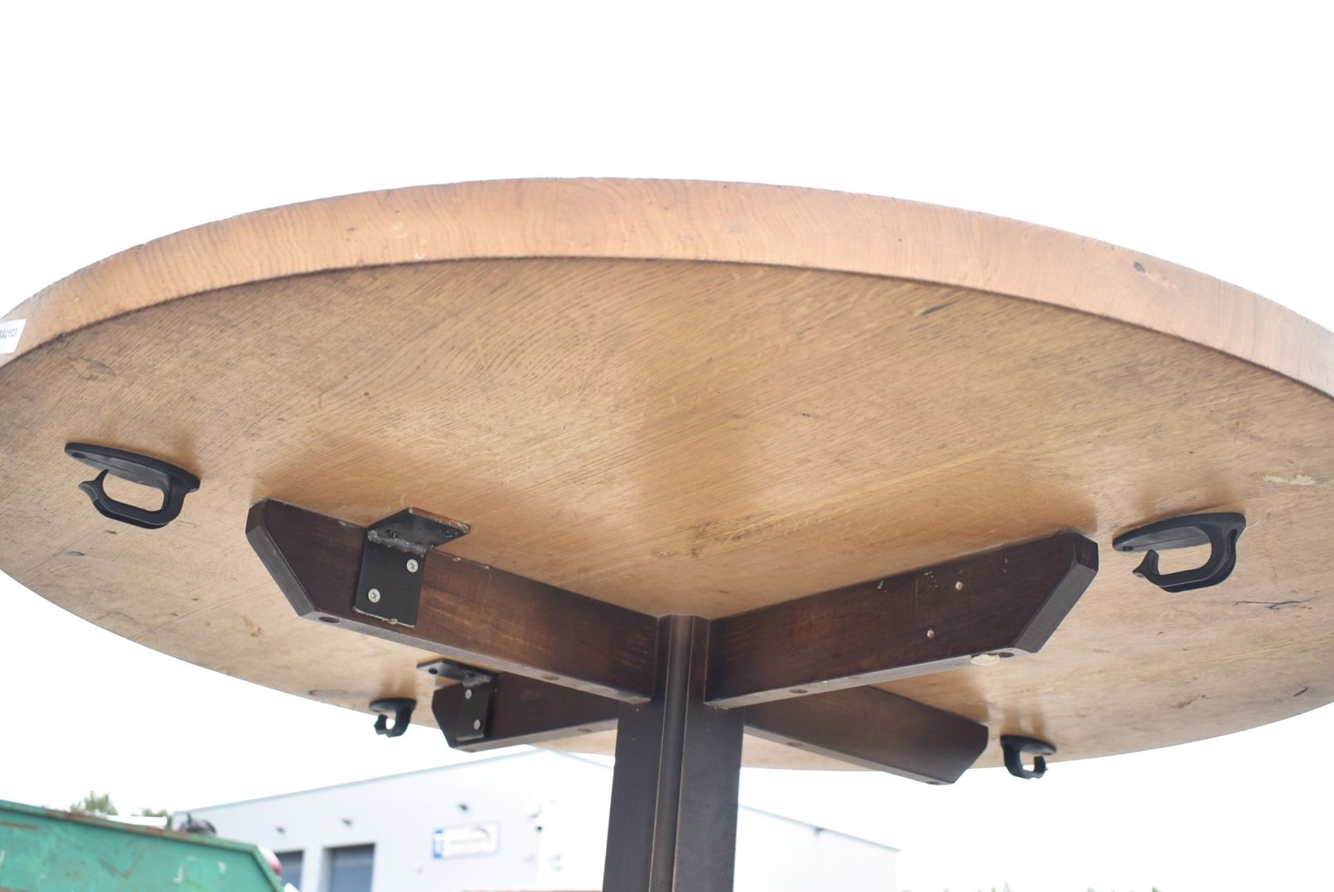 1 x Solid Oak 120cm Round Restaurant Table - Natural Rustic Knotty Oak Tops With Rustic Timber Base - Image 3 of 6