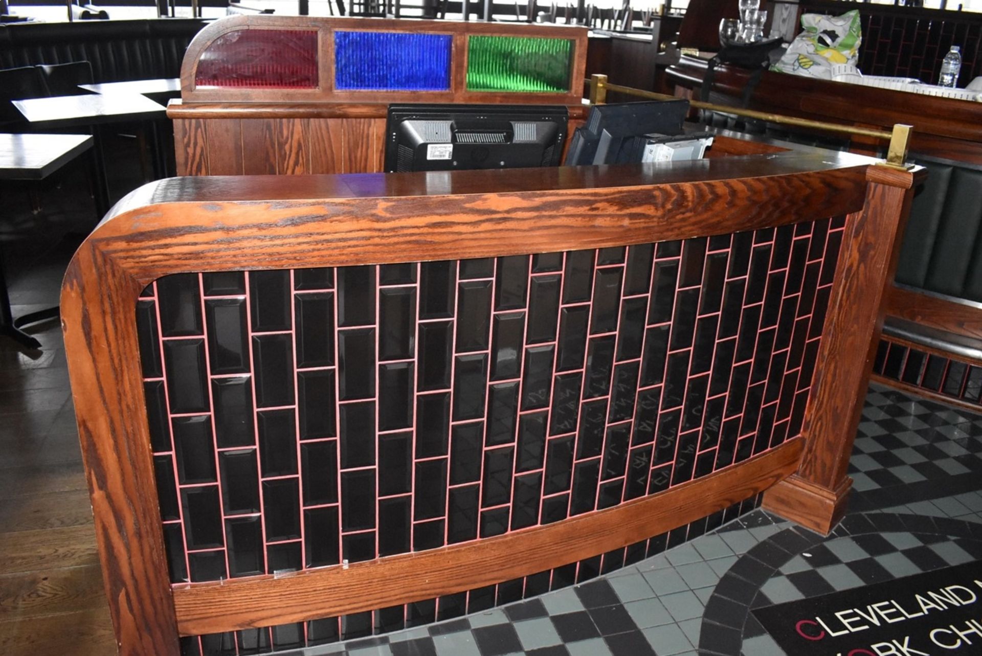 1 x Contemporary Restaurant Reception Counter With Rear Back Panel - Image 14 of 15