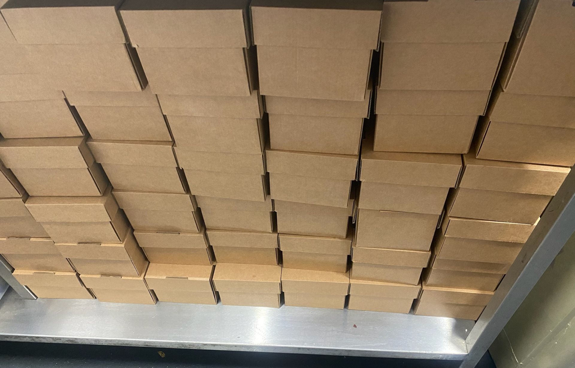 1 x Approximately 350 - 400 Burger Boxes, 300 Of Which Are Flat Packed - Ref: BGK016 - CL806 - - Image 4 of 4