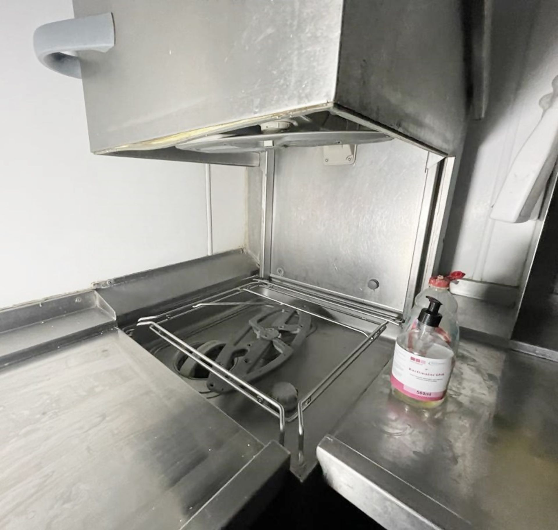 1 x Winterhalter PT-M Passthrough Dishwasher With Inlet and Outlet Table With Wash Basin and Spray - Image 4 of 15