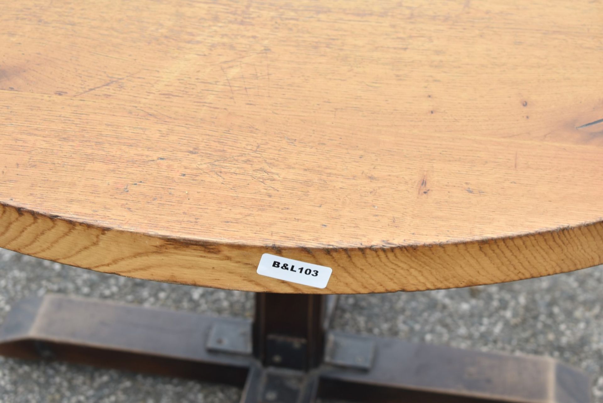 1 x Solid Oak 120cm Round Restaurant Table - Natural Rustic Knotty Oak Tops With Rustic Timber Base - Image 5 of 6