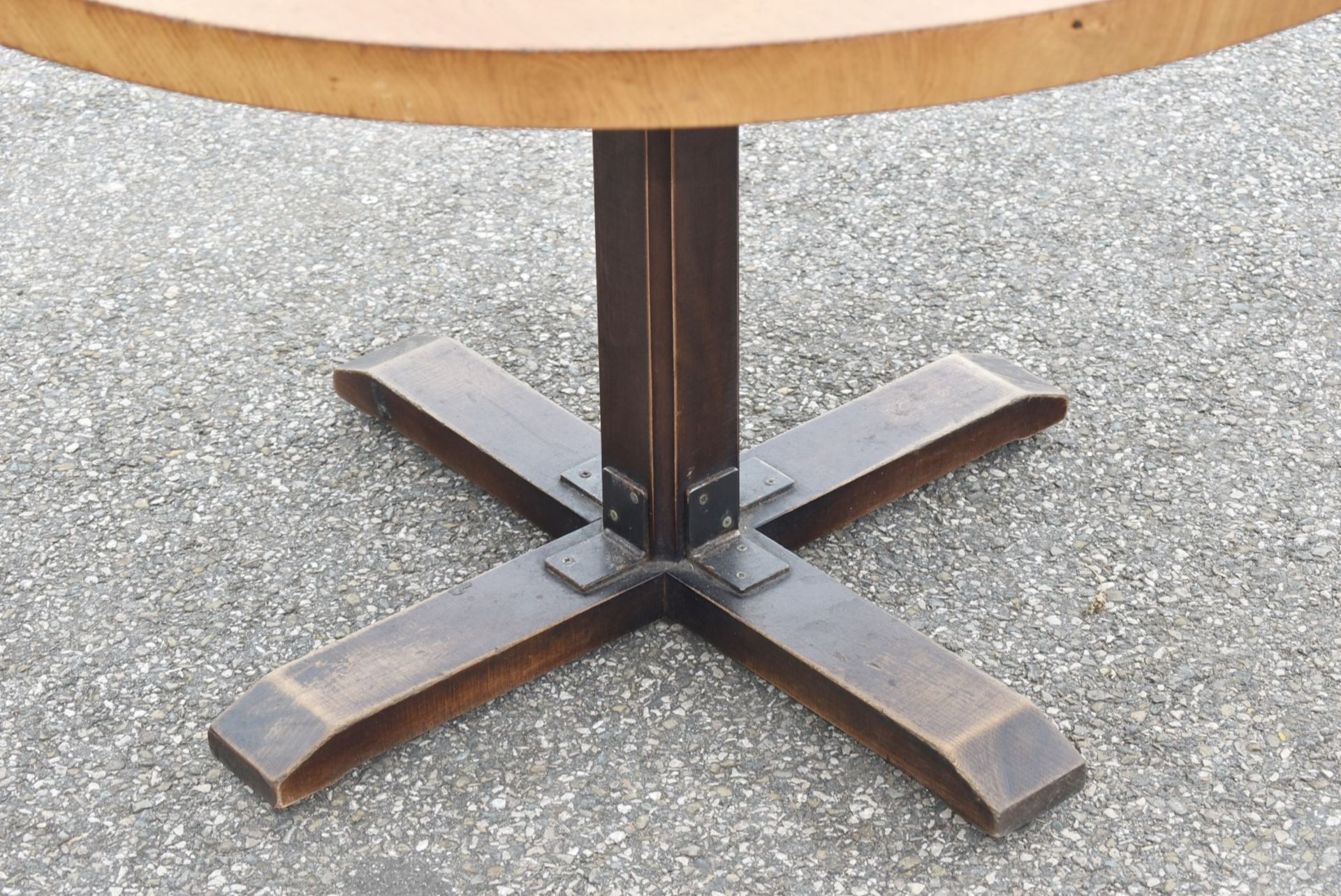 1 x Solid Oak 120cm Round Restaurant Table - Natural Rustic Knotty Oak Tops With Rustic Timber Base - Image 6 of 6