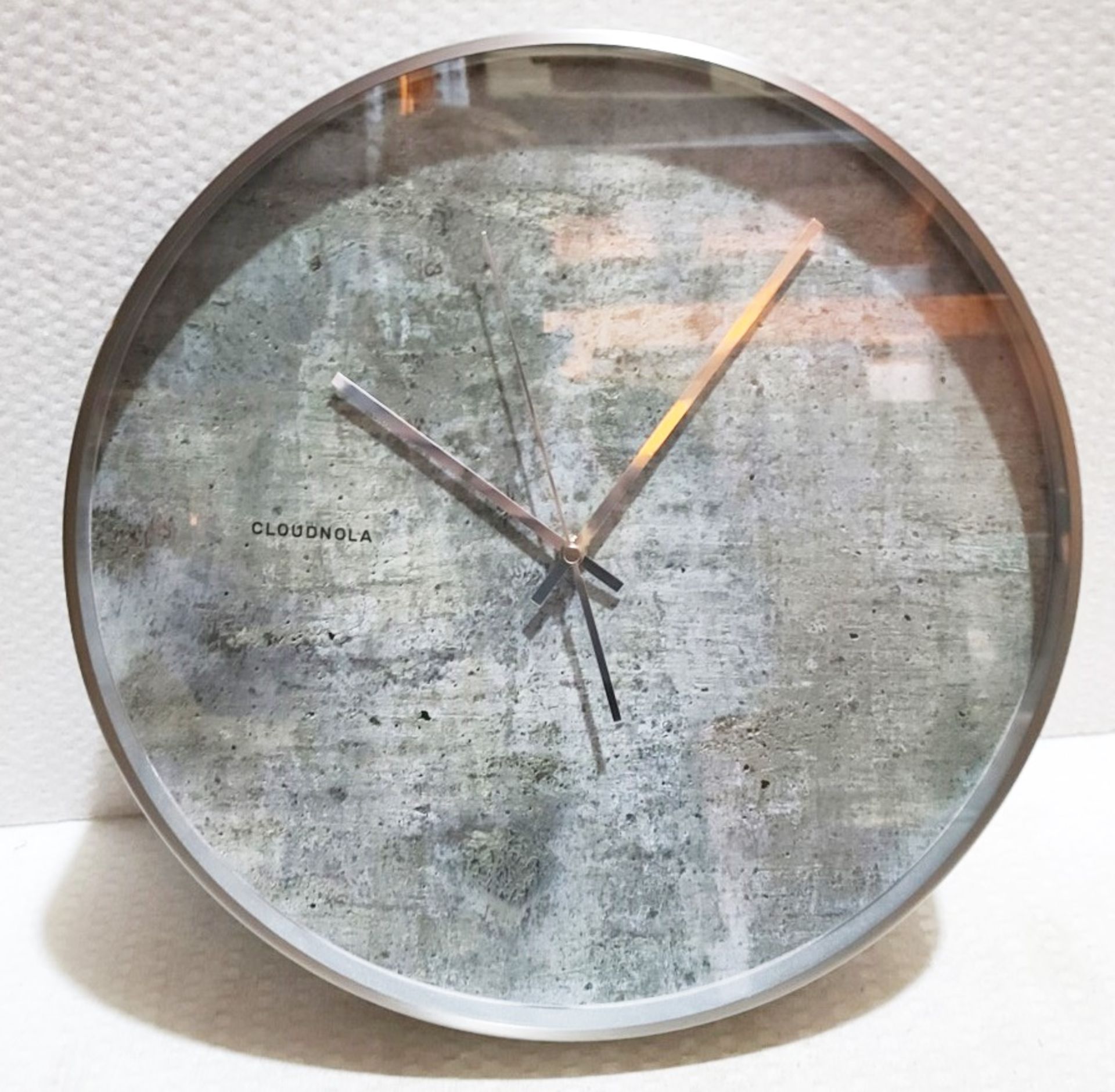 1 x CLOUDNOLA Structure Concrete Speckle-Print Wall Clock With Polished Silver Hands and Rim 40cm - Image 6 of 7