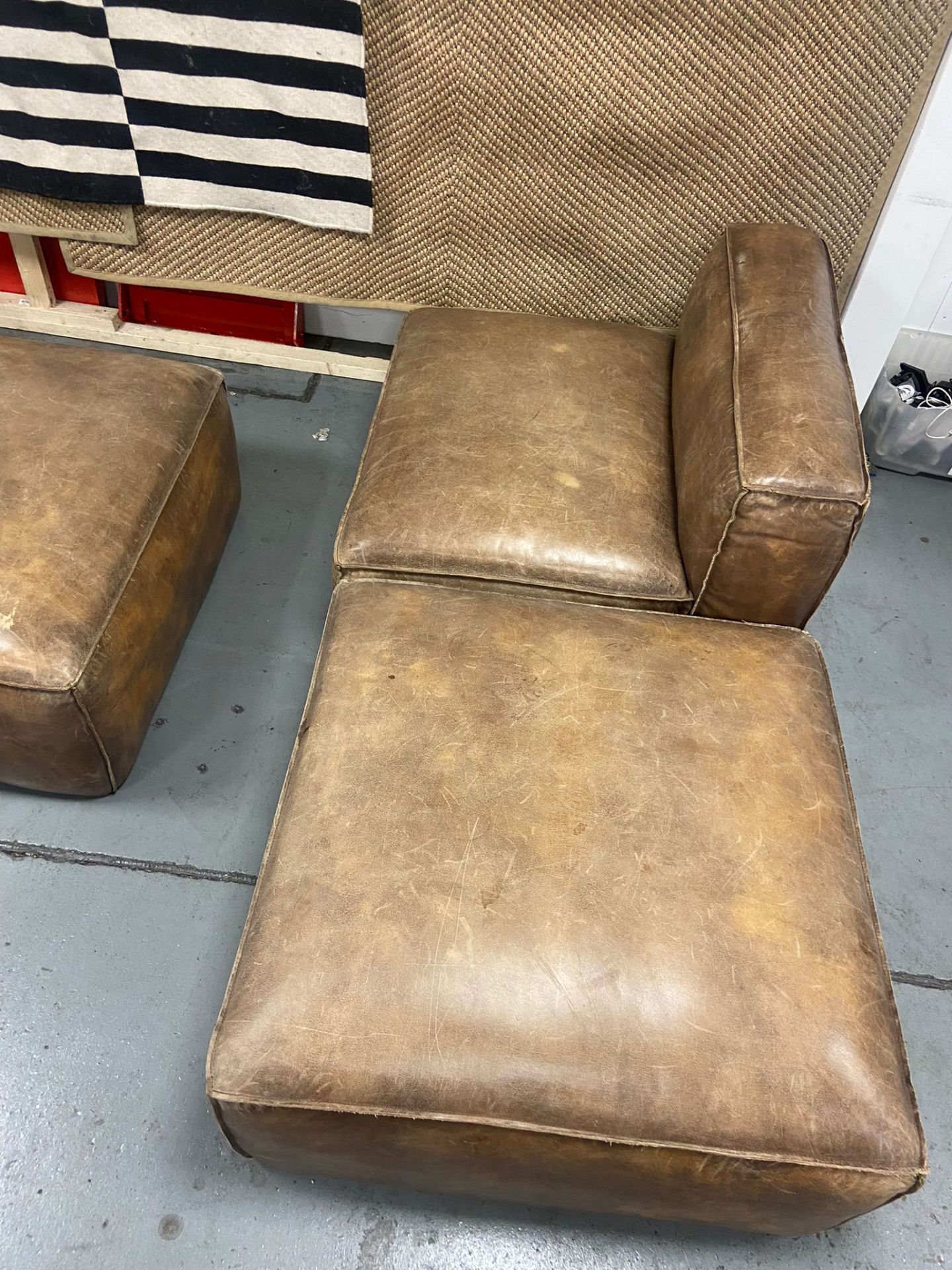 1 x Distressed Tan Leather Upholstered Modular Sofa In 5 x Sections, Featuring A Contemporary Chunky - Image 2 of 5