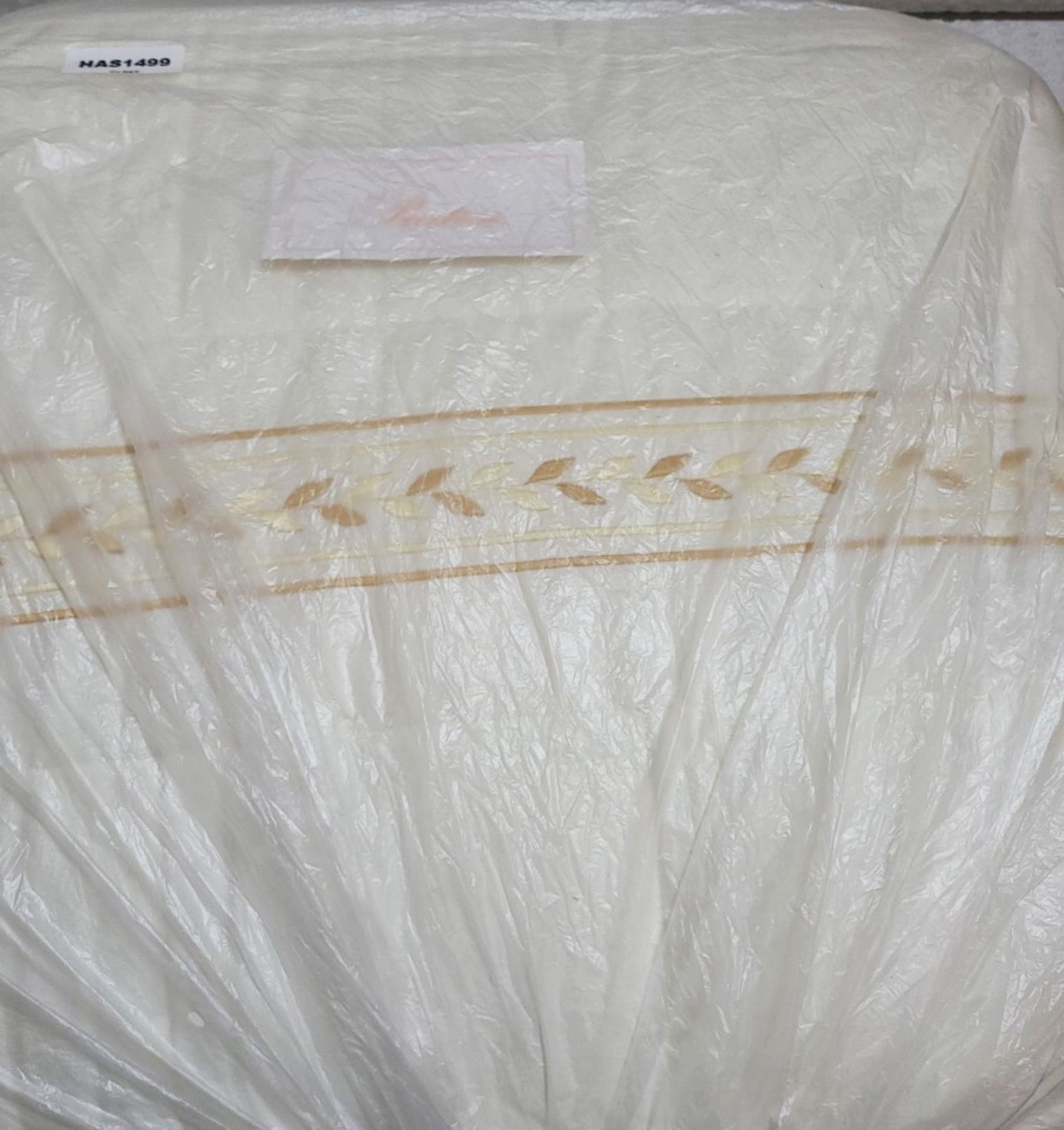 1 x PRATESI 'Impero' Luxury Italian Angel Skin Cotton Quilt Featuring Gold Embroidery - RRP £1,580 - Image 2 of 5