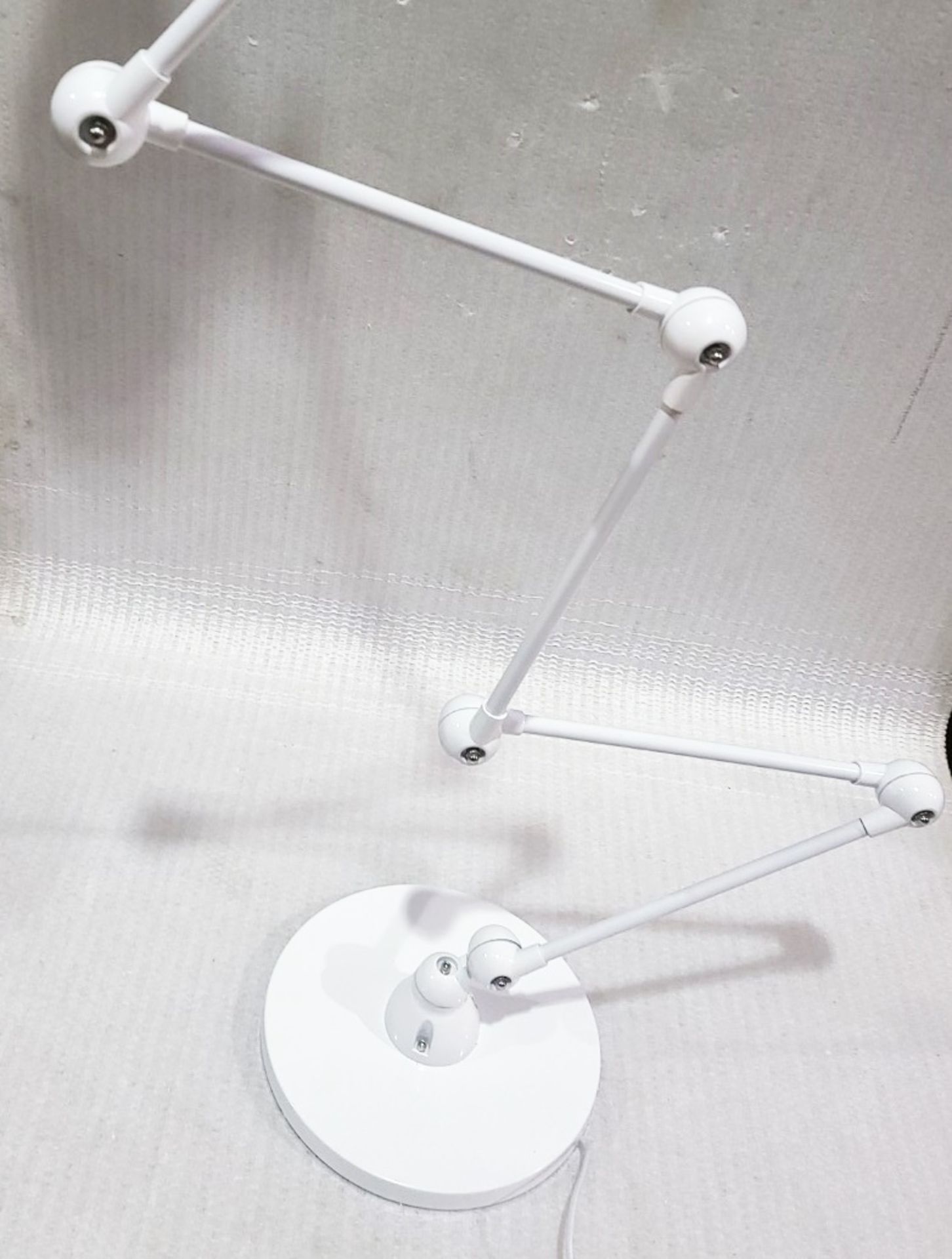 1 x BLUESUNTREE 'Jielde' Glossy White Steel Loft Floor Lamp With Six Adjustable Arms - Image 6 of 11