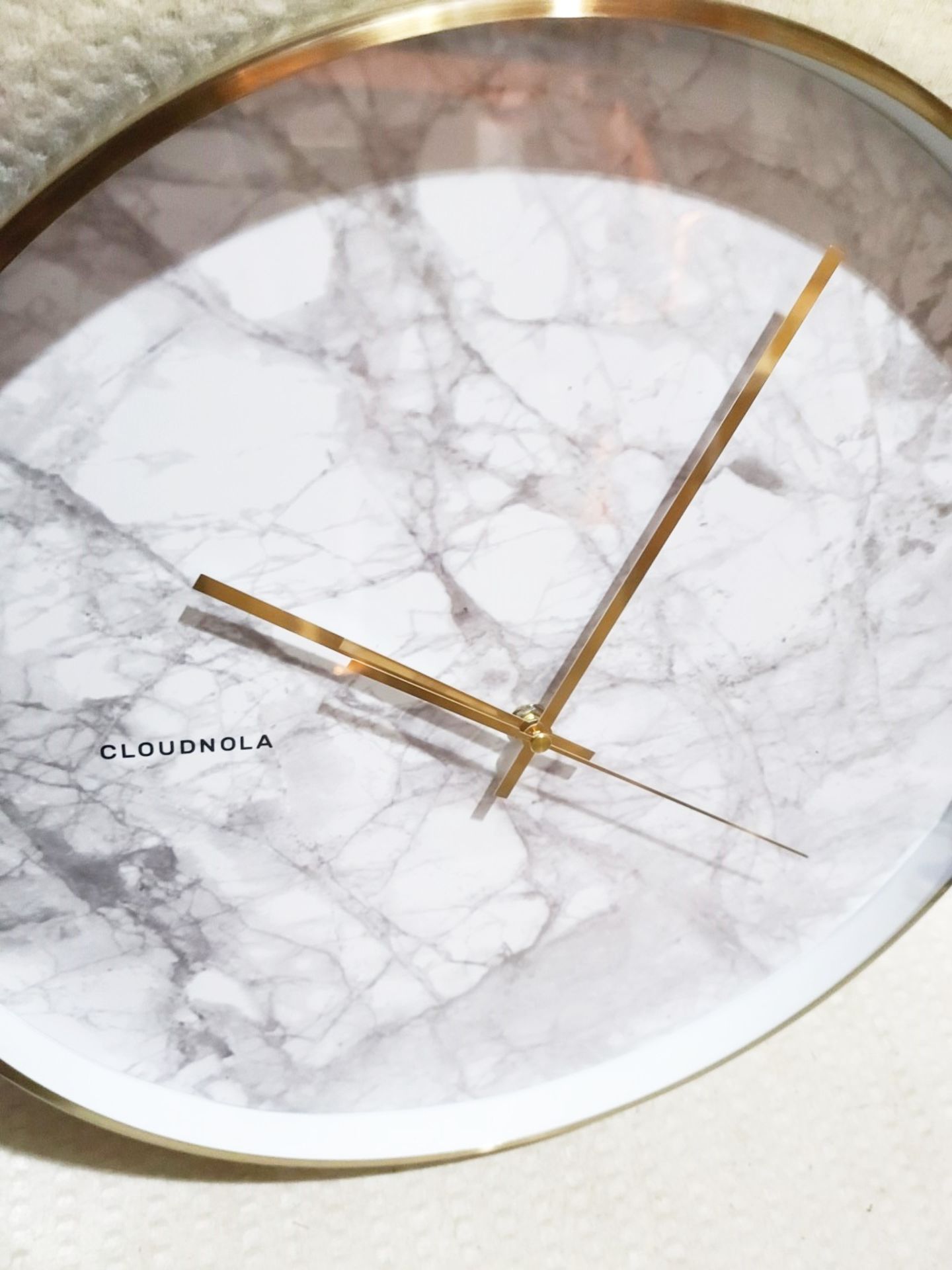 1 x CLOUDNOLA Designer Structure Marble Print Wall Clock With Polished Gold Trimmings 40cm - Boxed - Image 5 of 8