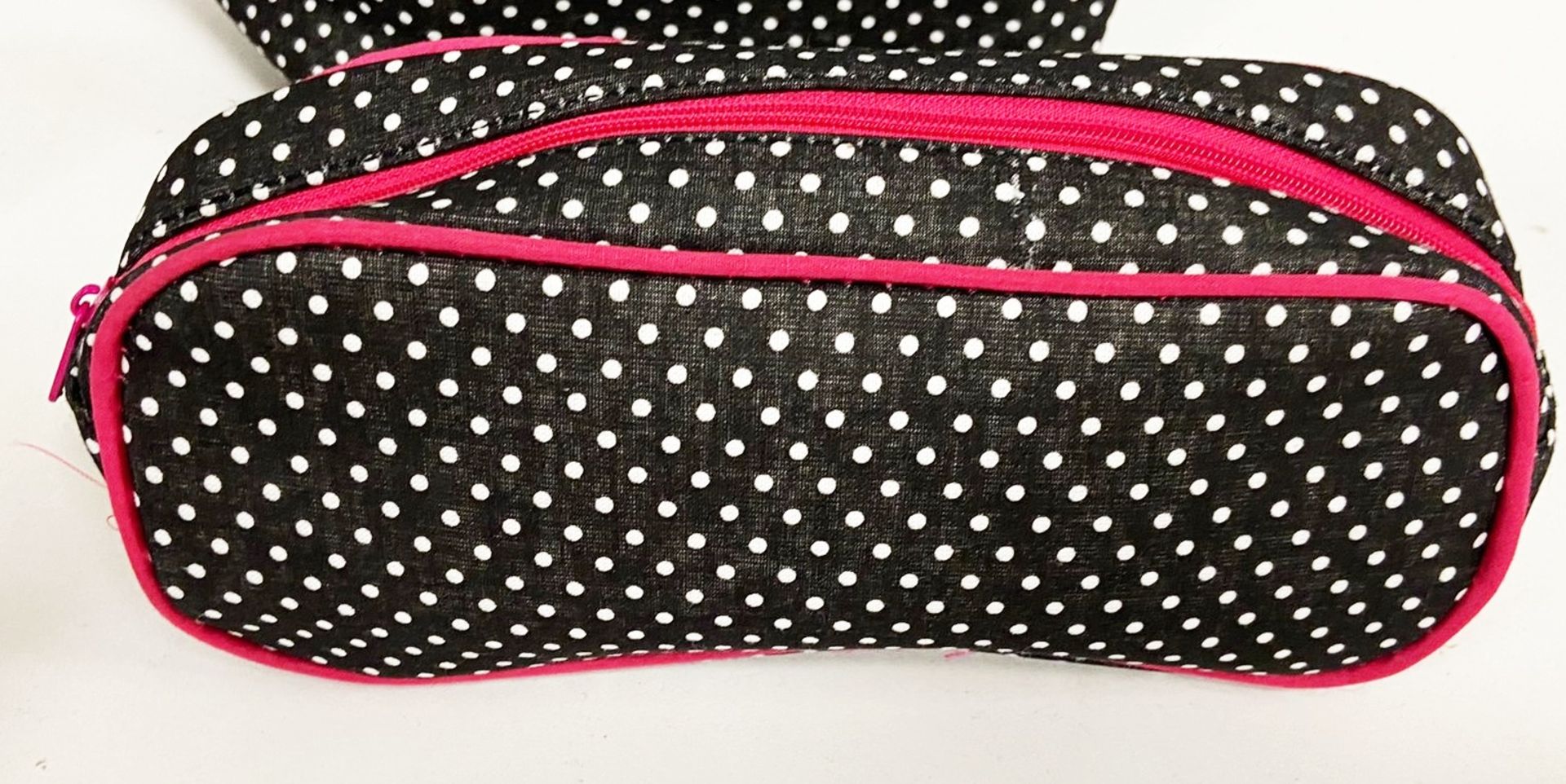 8 x EXCLUSIVE 3 in 1 Polka-Dot Make-Up Carrying Cases - Image 3 of 4