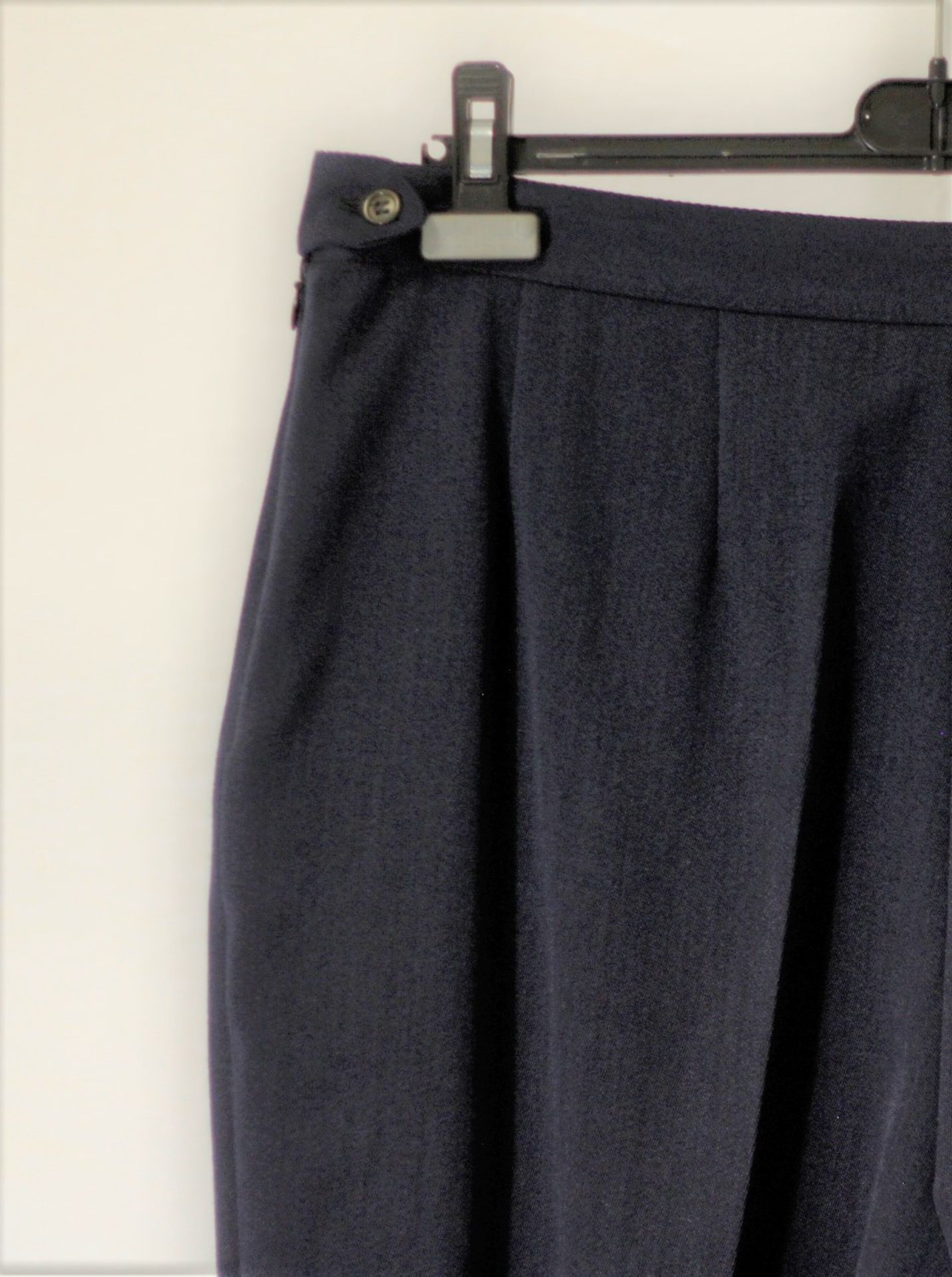 1 x Belvest Navy Trousers - Size: 26 - Material: Wool/ Cotton - From a High End Clothing Boutique In - Image 6 of 9