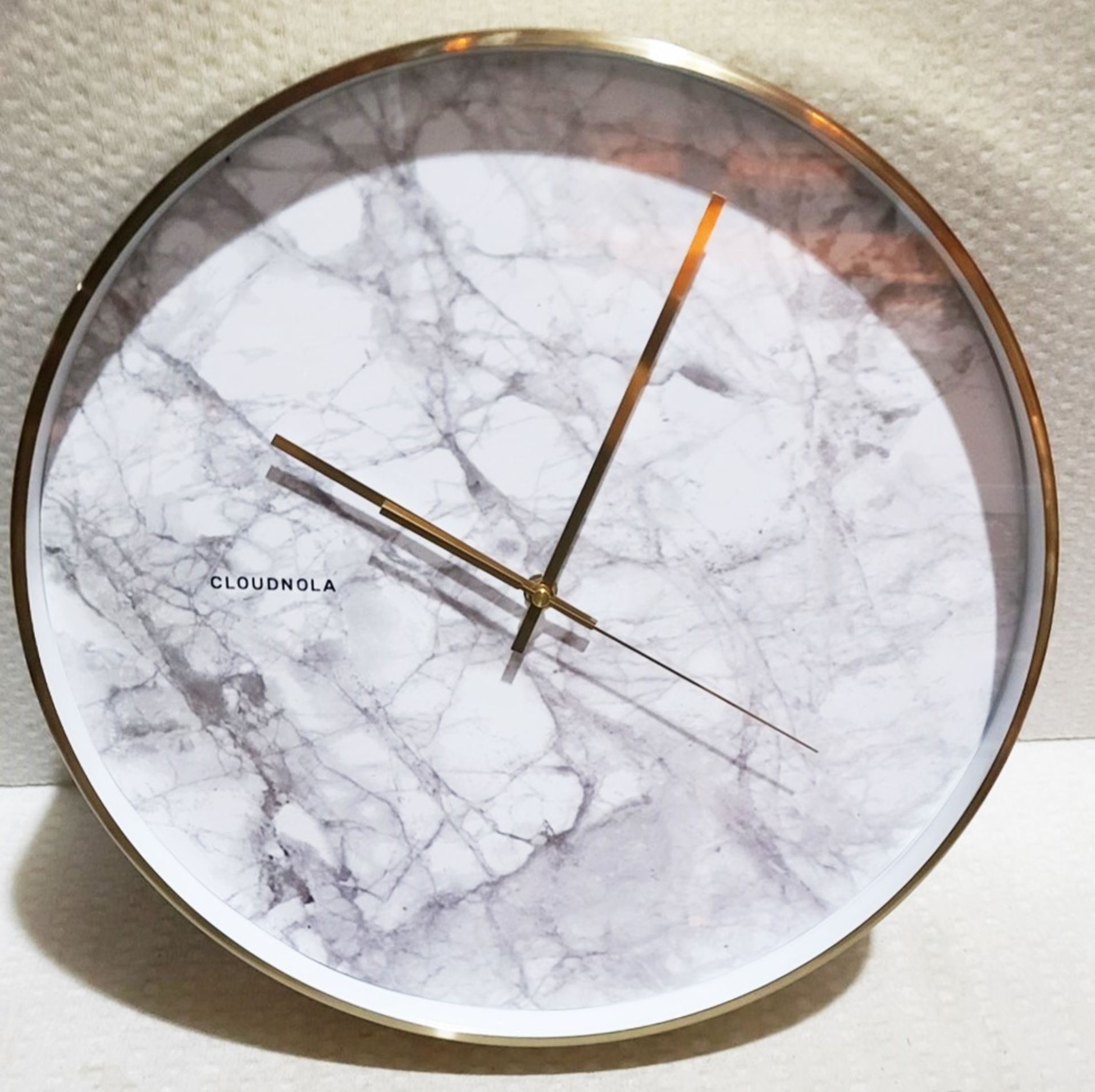 1 x CLOUDNOLA Designer Structure Marble Print Wall Clock With Polished Gold Trimmings 40cm - Boxed - Image 3 of 8