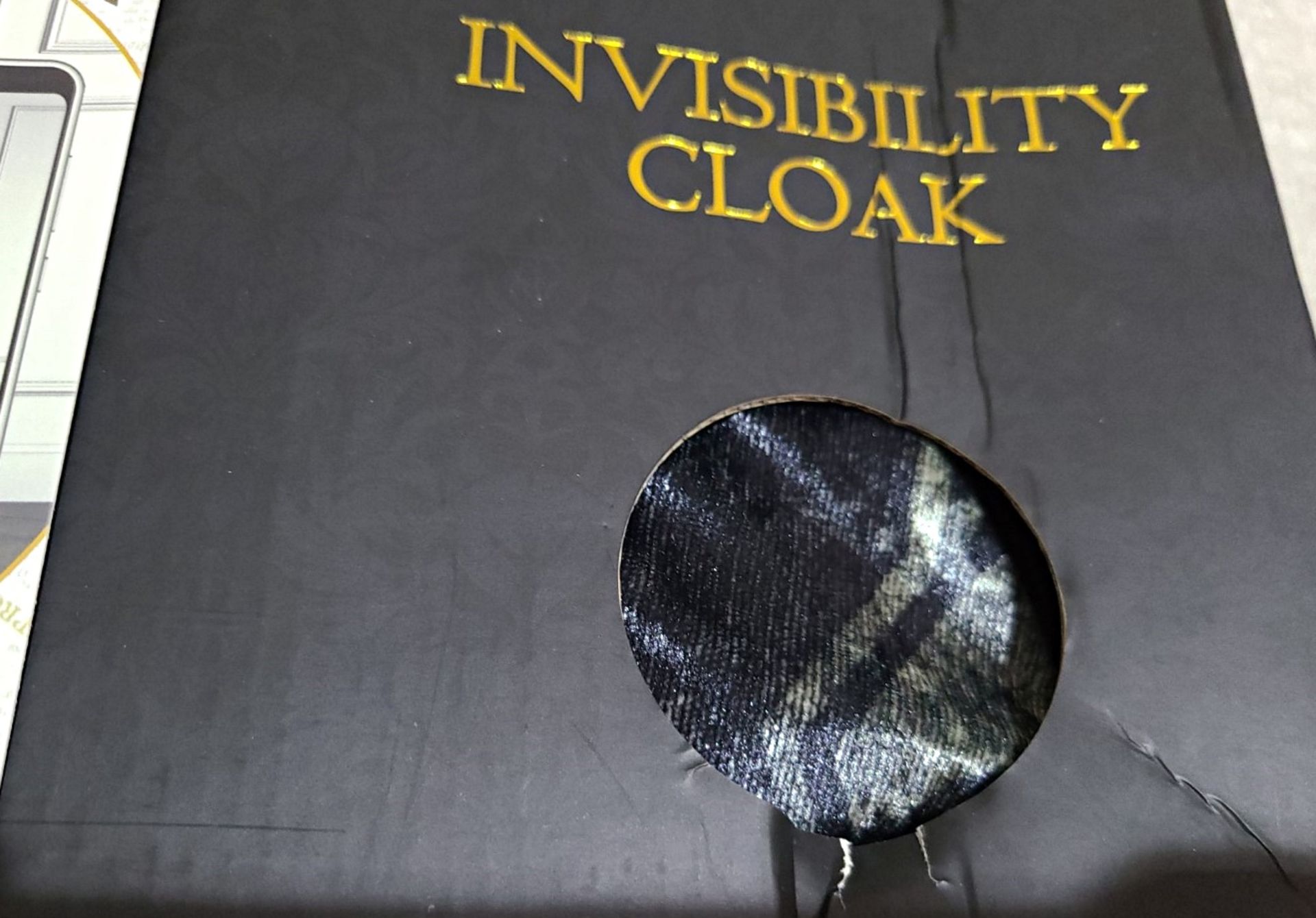 1 x HARRY POTTER Junior Invisibility Cloak and Phone Stand - Image 3 of 3
