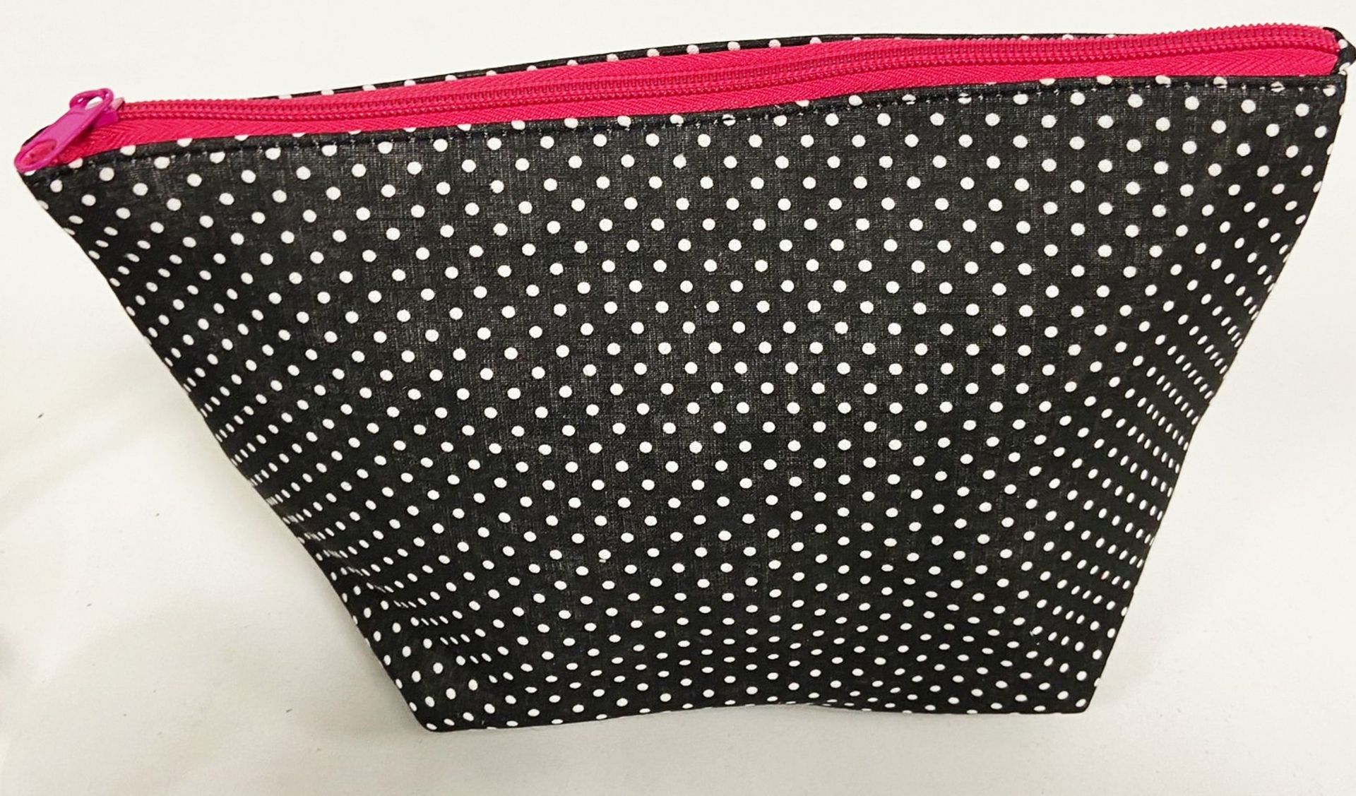 8 x EXCLUSIVE 3 in 1 Polka-Dot Make-Up Carrying Cases - Image 2 of 4