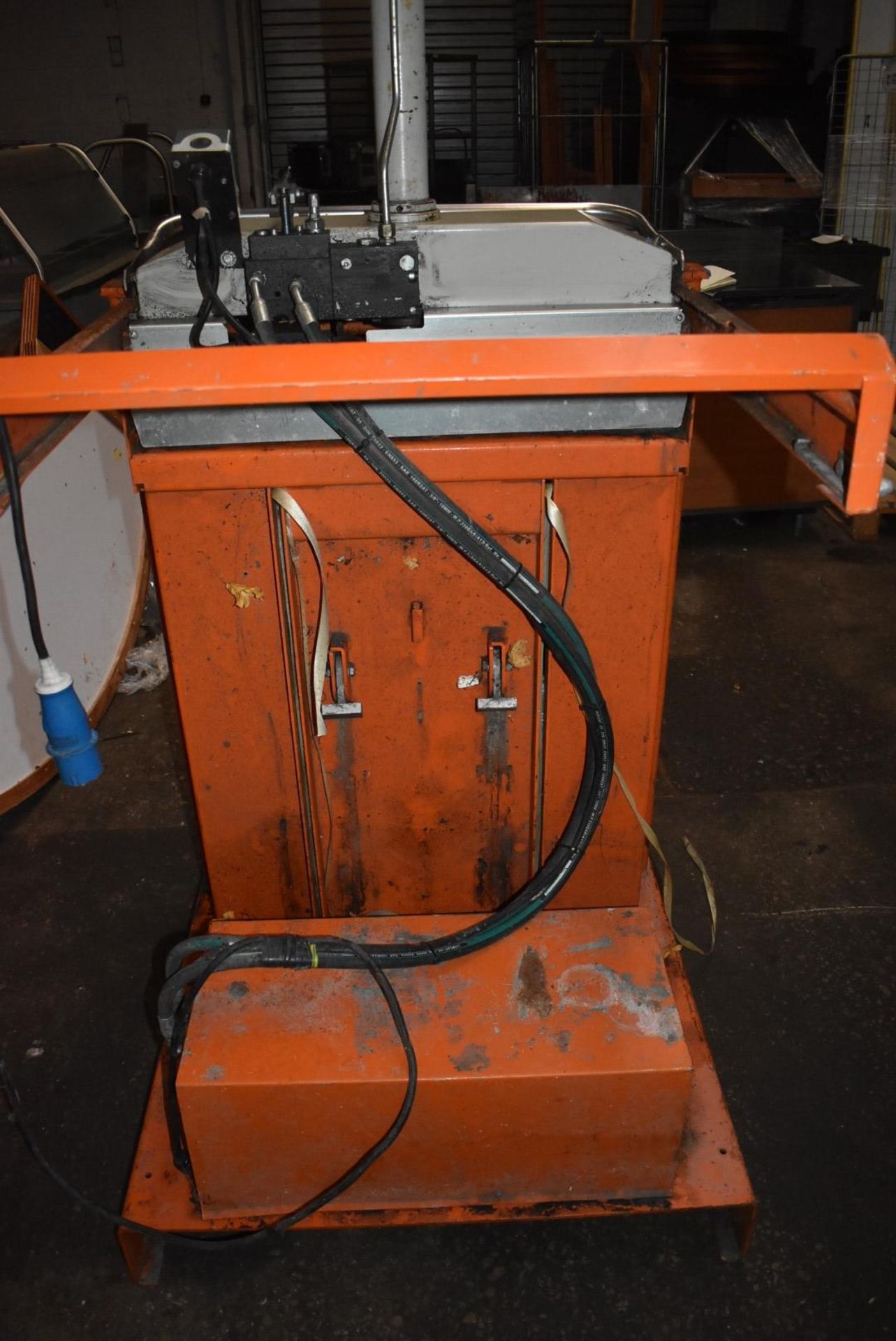 1 x Orwak 5010 Hydraulic Press Compact Cardboard Baler - Used For Compacting Recyclable or Non- - Image 11 of 15