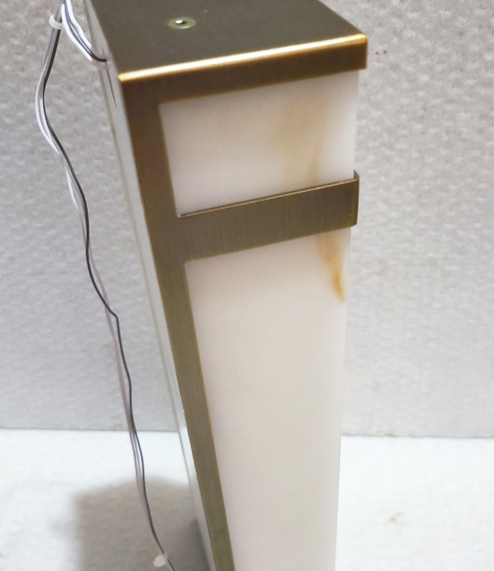 1 x CHELSOM Iconic White Marble And Brass Rectangular Wall Sconce Wired Light - Image 2 of 8