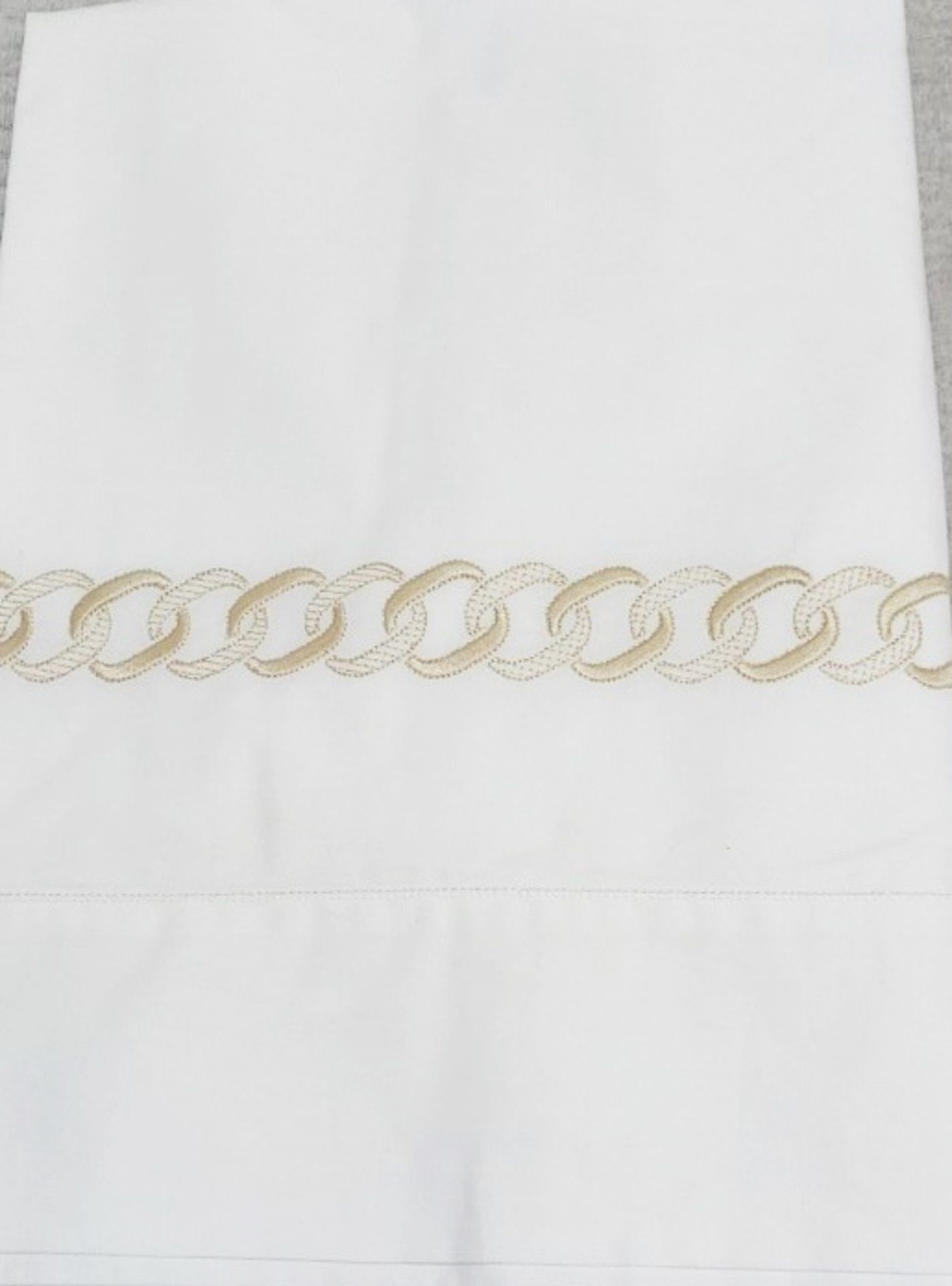 1 x PRATESI Gold Chain Embroidered Pillow Sham 50x75cm - Original Price £245.00 - Image 3 of 4