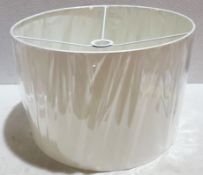 1 x BLUESUNTREE Off White Fabric on Plastic Pendant Drum Lamp Shape With White Interior 47cm