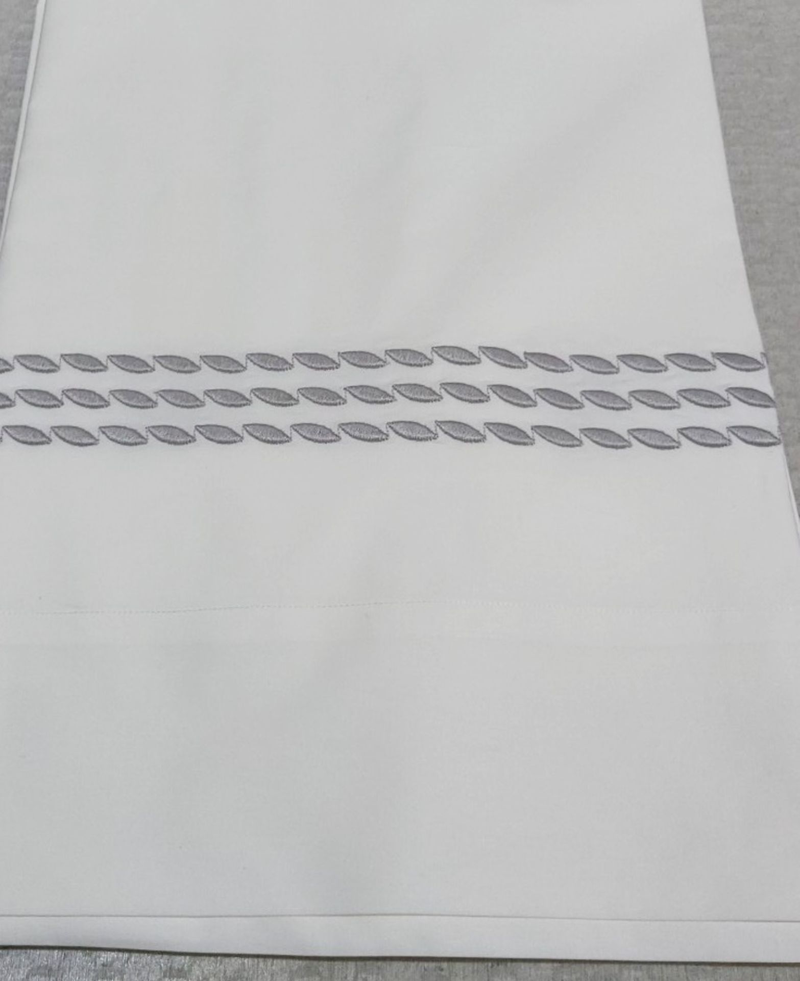 Set of 2 PRATESI Pioggia Grey Embroidery Pillow Shaw 2 50x75cm- Original Price £570.00 - Image 4 of 6