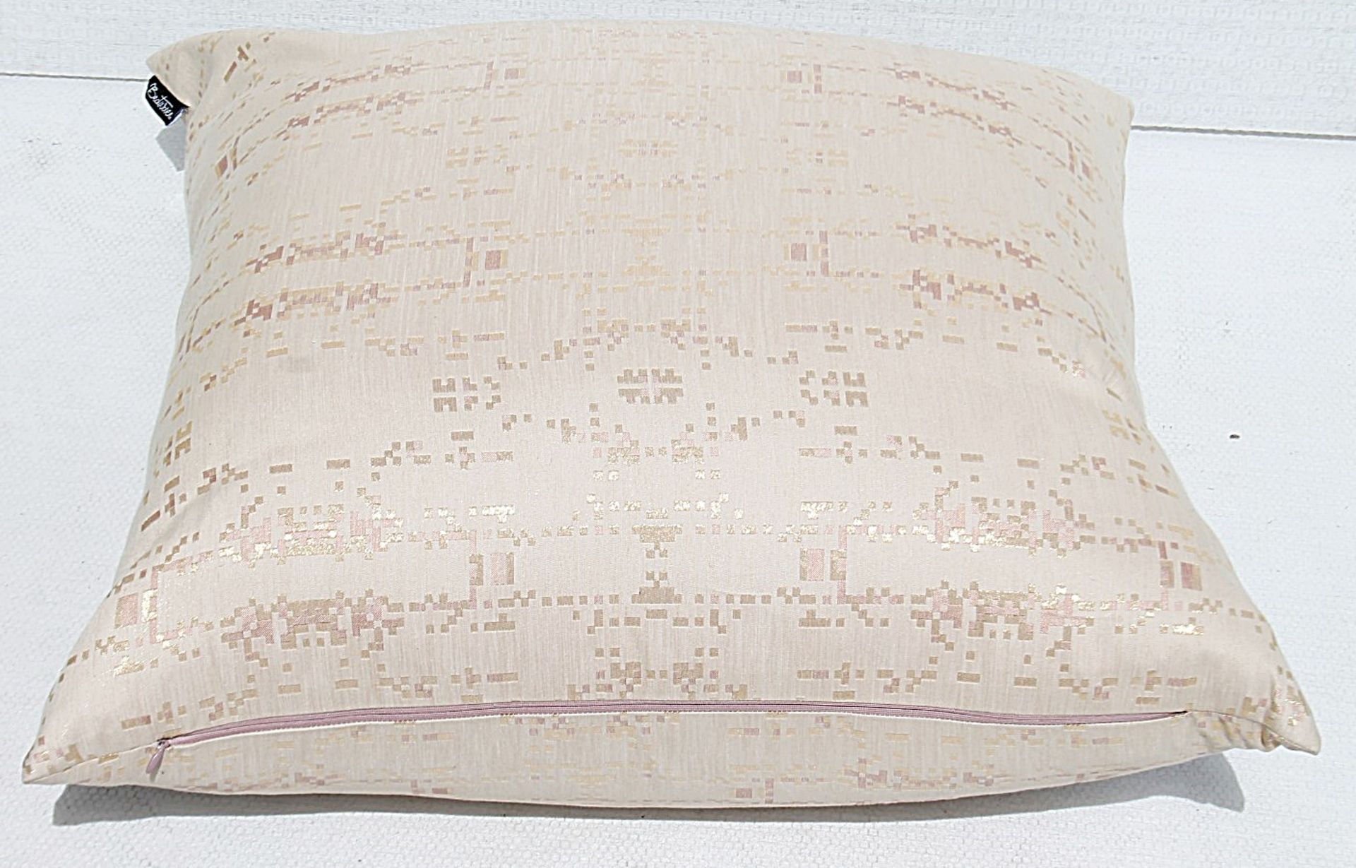 1 x BEATWOVEN 'Adage' Designer Large Weaved Silk Cushion - Original Price £295.00 - Ref: 5536778/ - Image 3 of 6