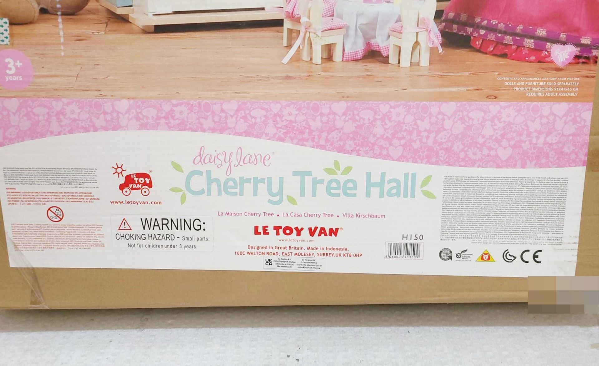 1 x LE TOY VAN Grandiose Vintage Style Cherry Tree Hall With Chimney And Staircase 92cm High - Image 6 of 6