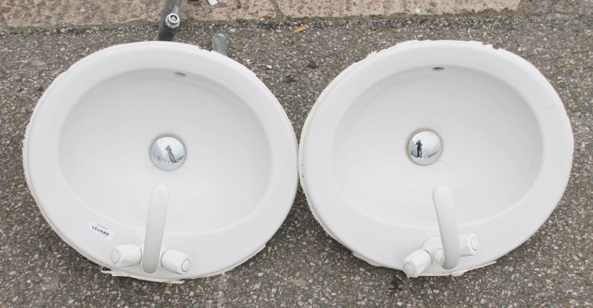 2 x Armitage Shanks Sink Basins With White Taps - Prestigious Shop Fittings - Ref: GEN121/G-IT - - Image 3 of 4