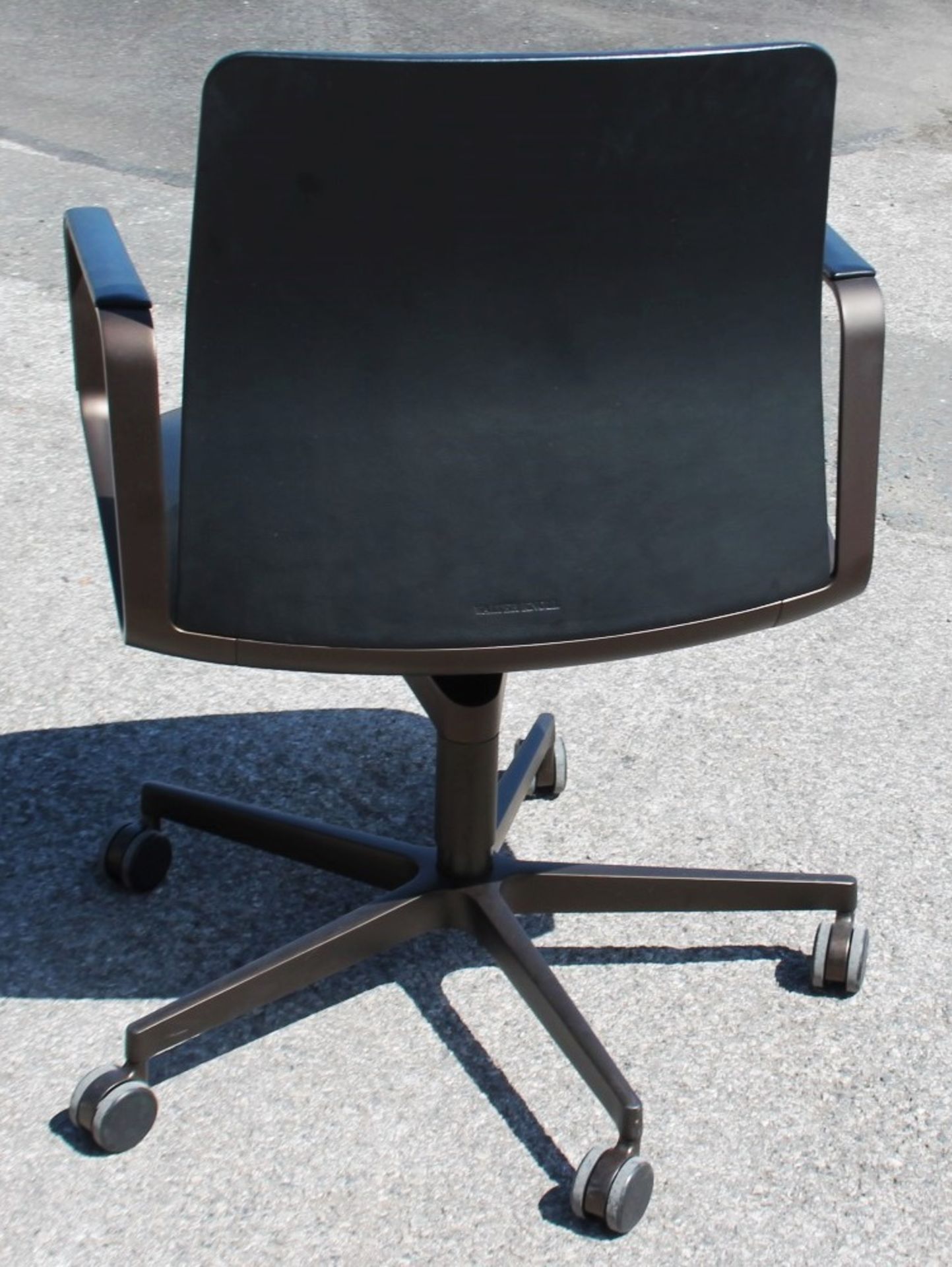 1 x WALTER KNOLL 'Leadchair' Executive Meeting Chair In Genuine Leather - Original RRP £4,250 - - Image 8 of 8