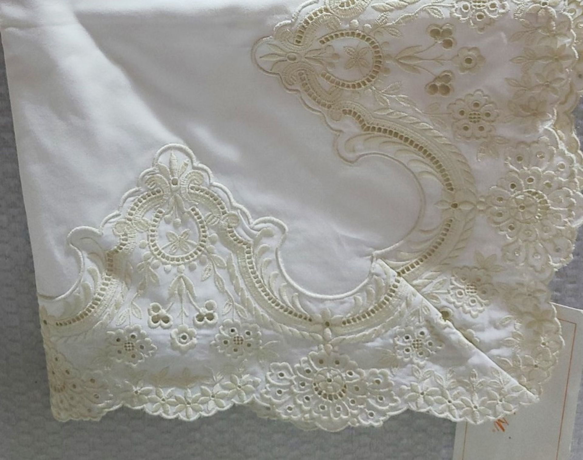 1 x PRATESI 'Fontana Di Trevi' Luxury Italian Angel Skin Pillow Cover Sham In Biege - RRP £1,100 - Image 2 of 4