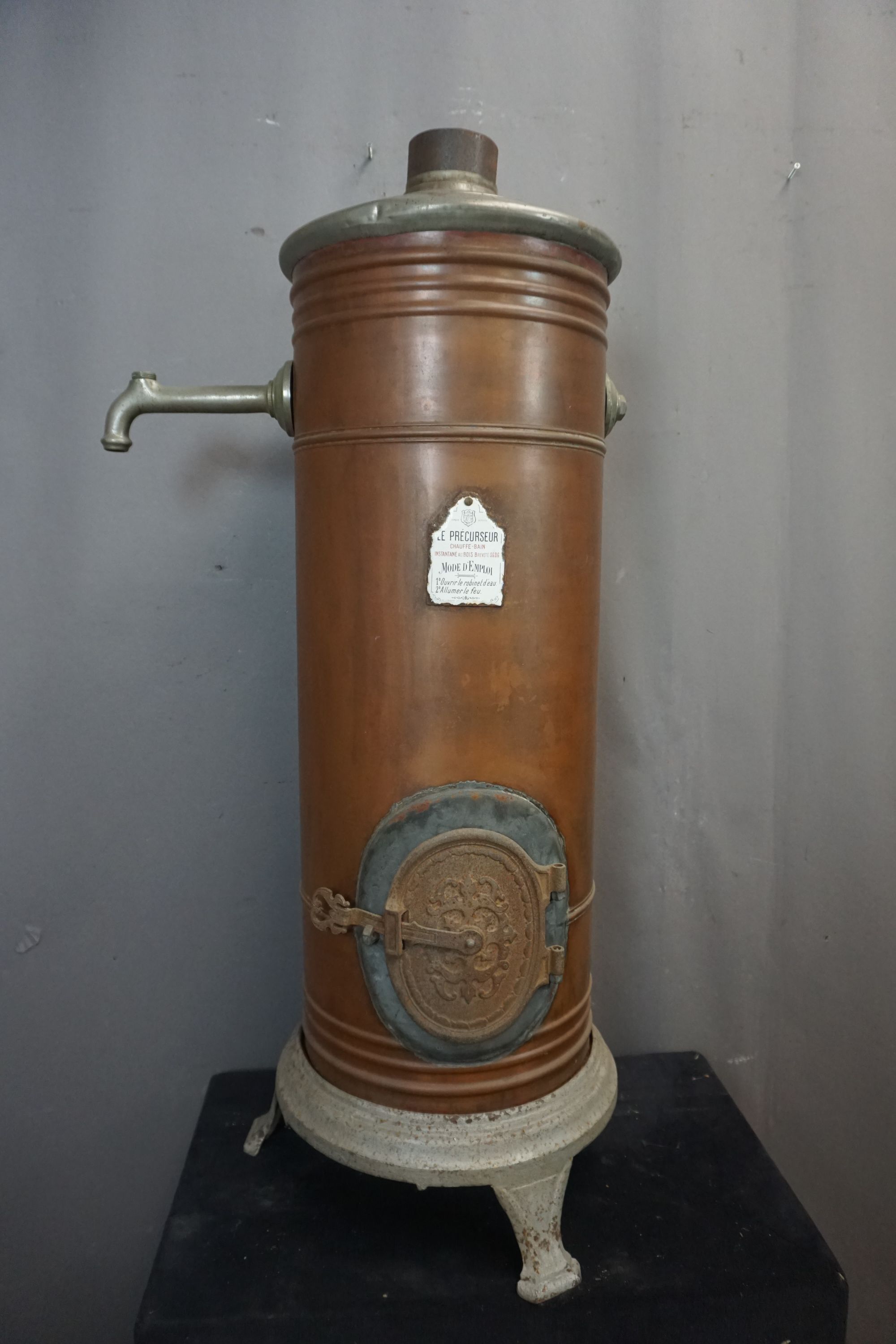 Water barrel in copper with email sign H110