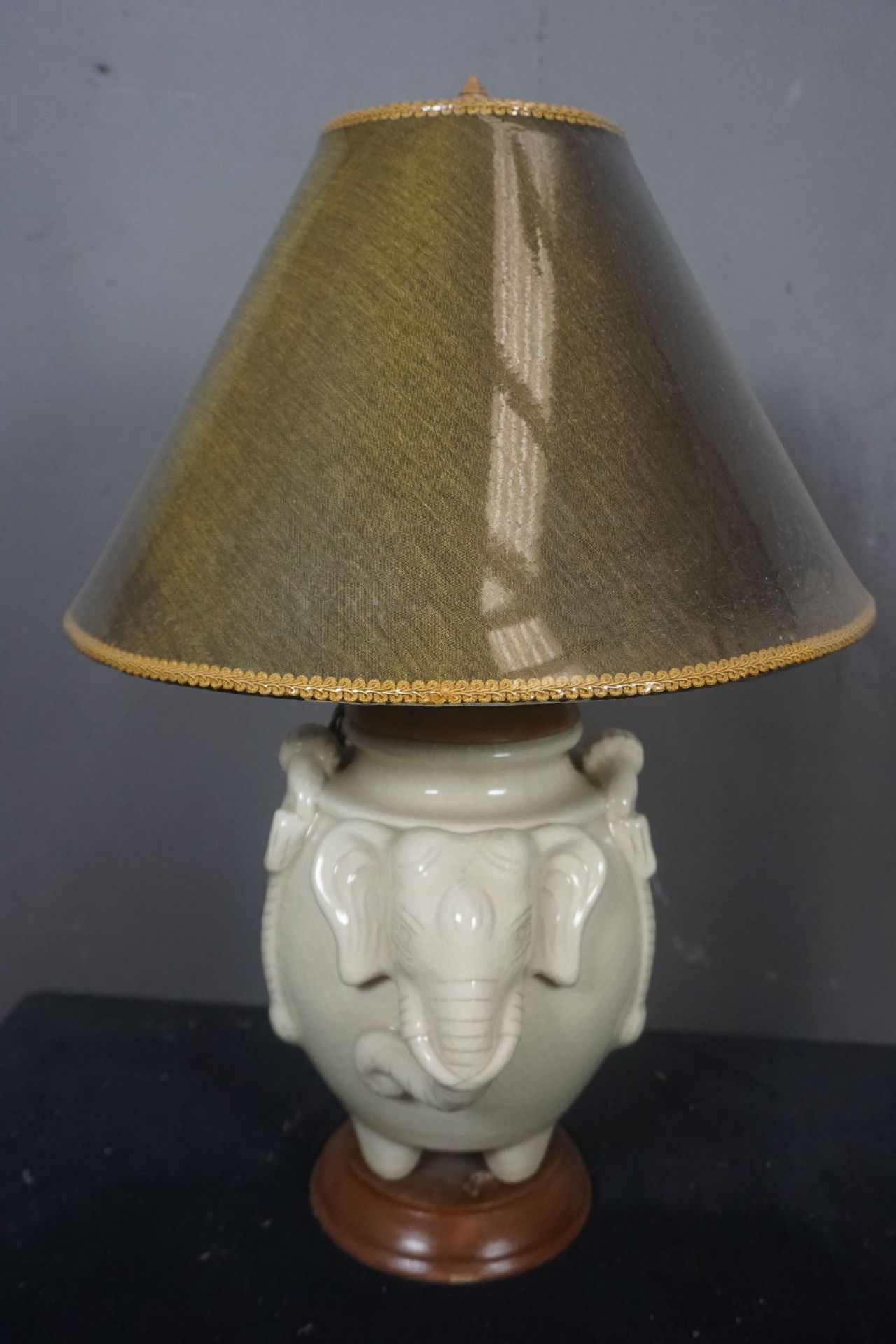 Decorative lamp with elephant heads H61 - Image 2 of 2