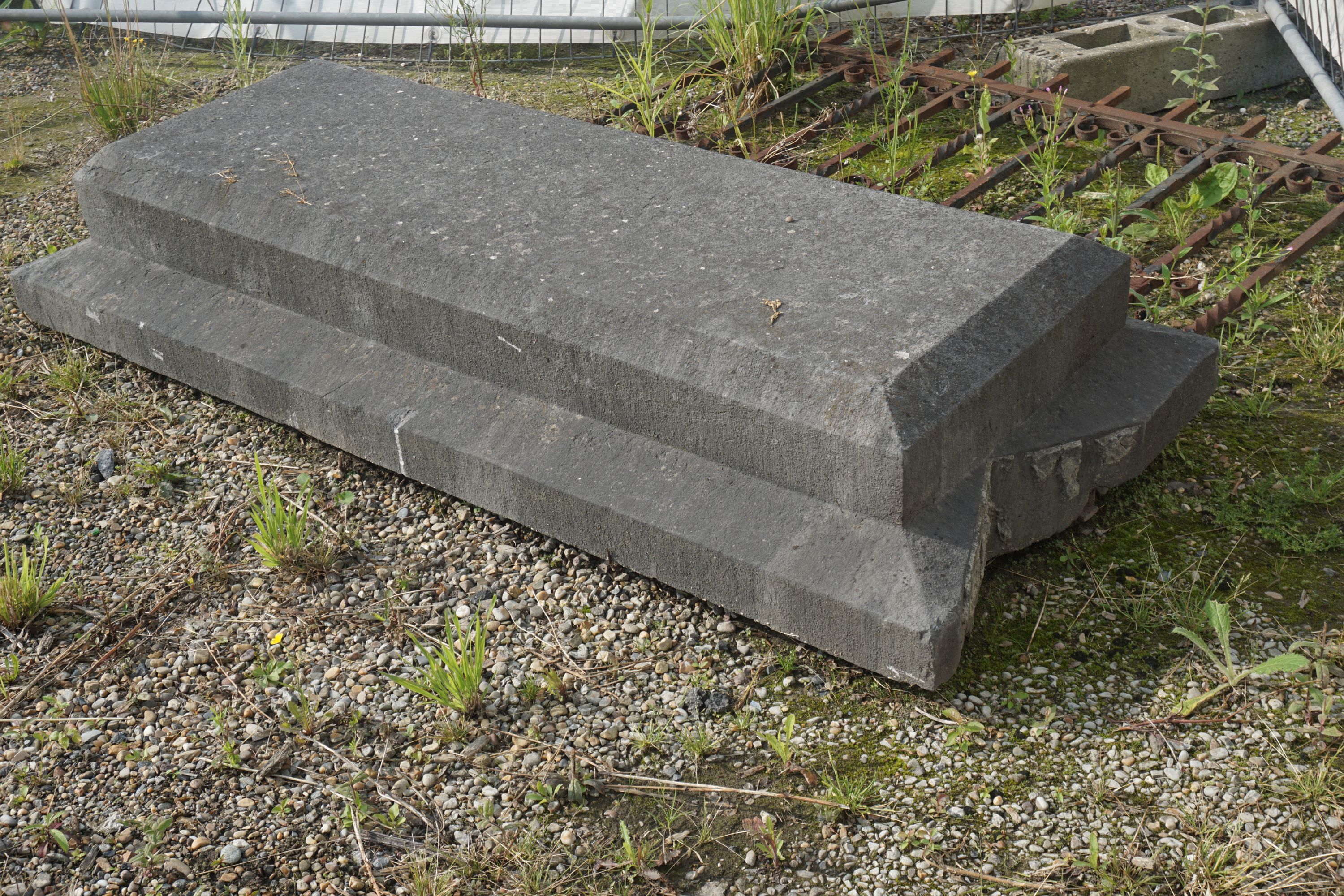 Cover stone in bluestone H31x180x75 - Image 2 of 2