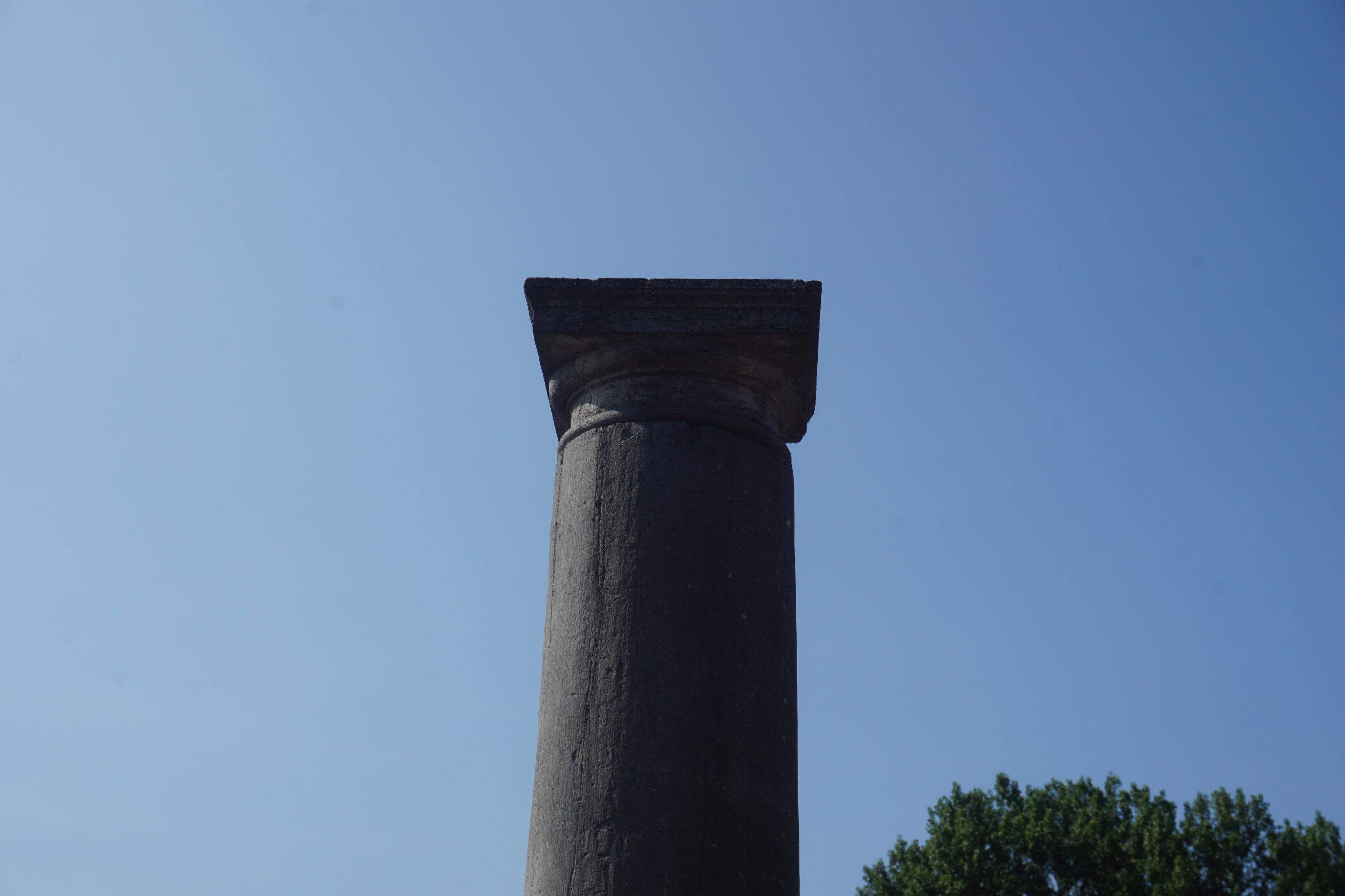 Column in Bluestone H310 - Image 2 of 2