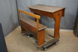 School desk in wood H96X117X87
