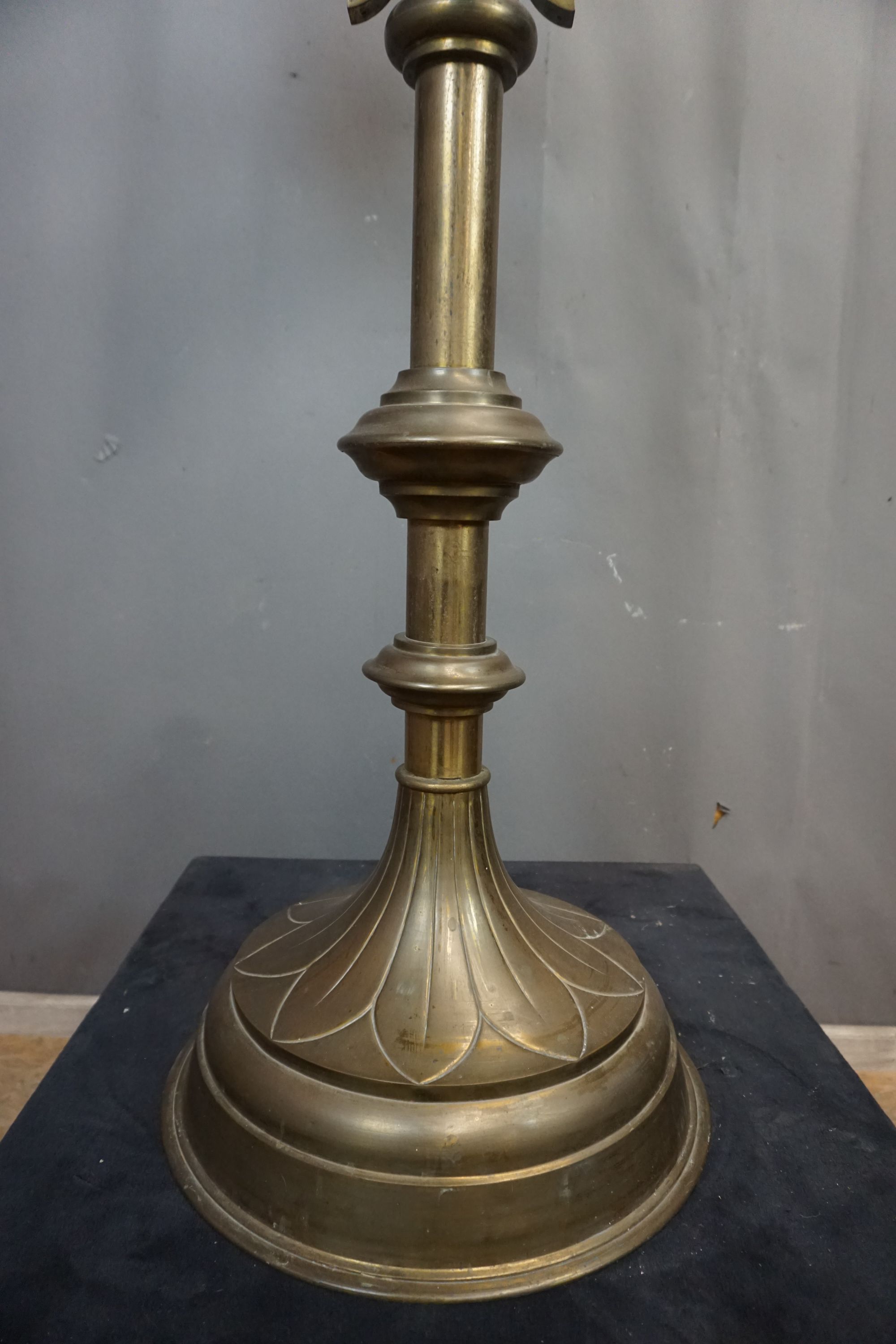 Monumental neogotic candlestick in copper and bronze 19th H170 - Image 5 of 5