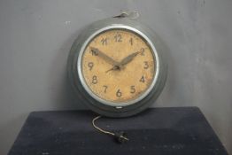 Vintage clock in metal diameter 38
