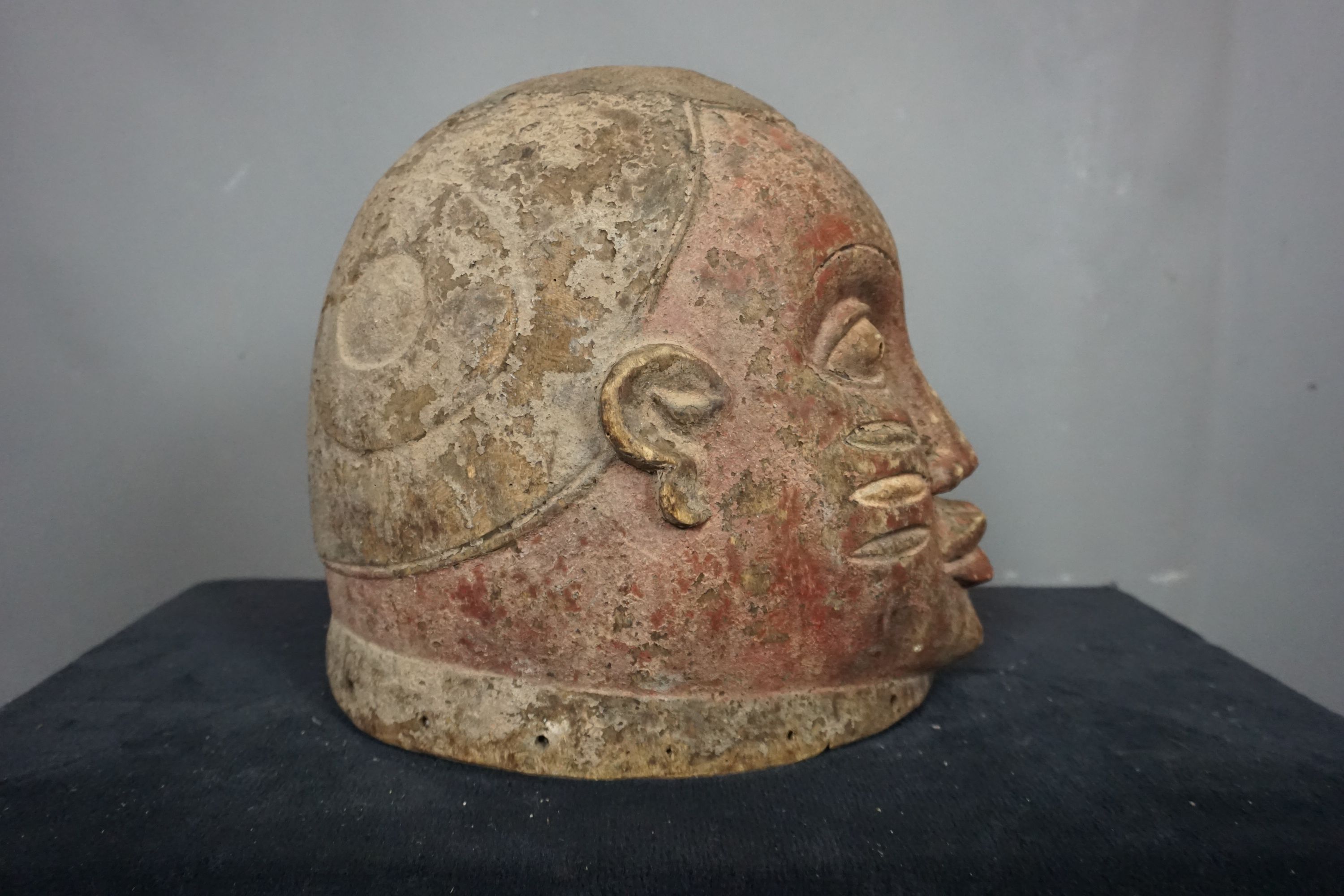 Africa, Mask in wood H33 - Image 2 of 2